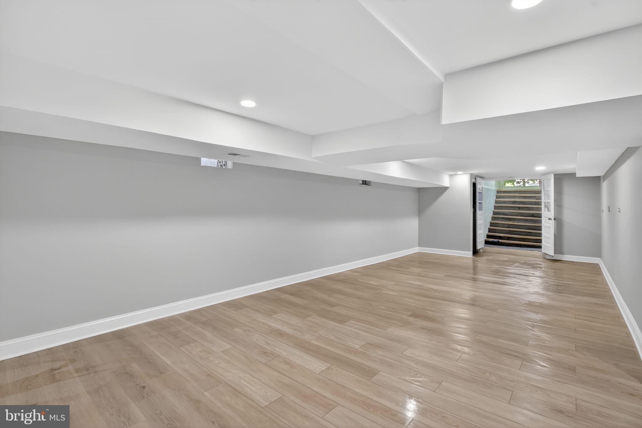 SYLVAN VIEW ON MAGOTHY - Residential