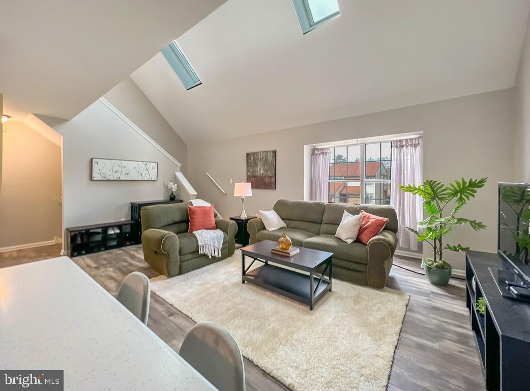 VILLAS OF MIDDLETO - Residential