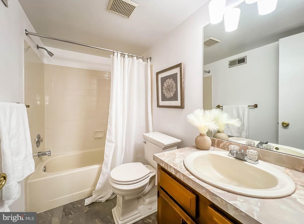 VILLAS OF MIDDLETO - Residential