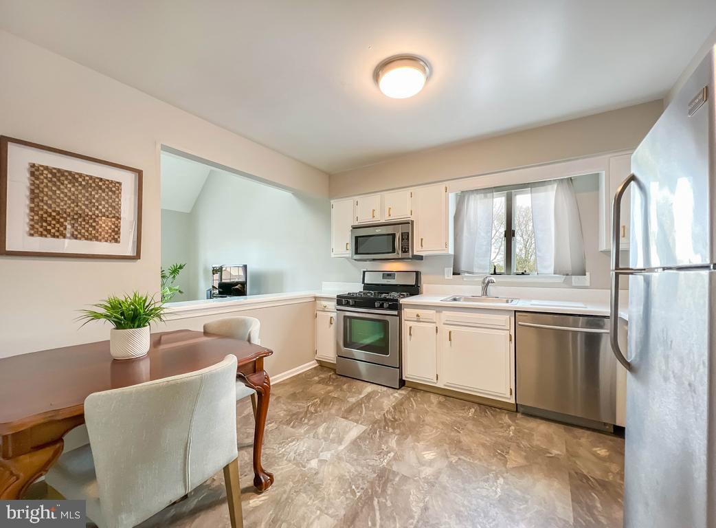 VILLAS OF MIDDLETO - Residential