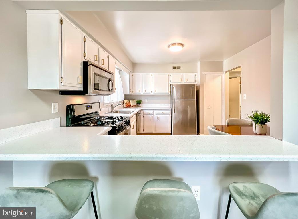 VILLAS OF MIDDLETO - Residential