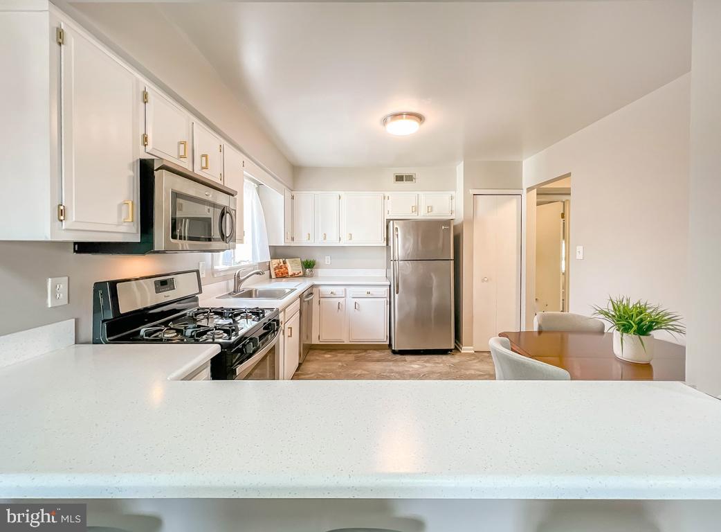 VILLAS OF MIDDLETO - Residential