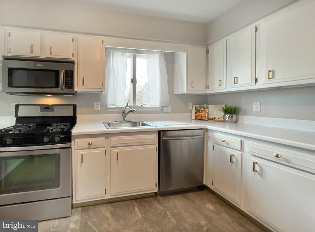 VILLAS OF MIDDLETO - Residential