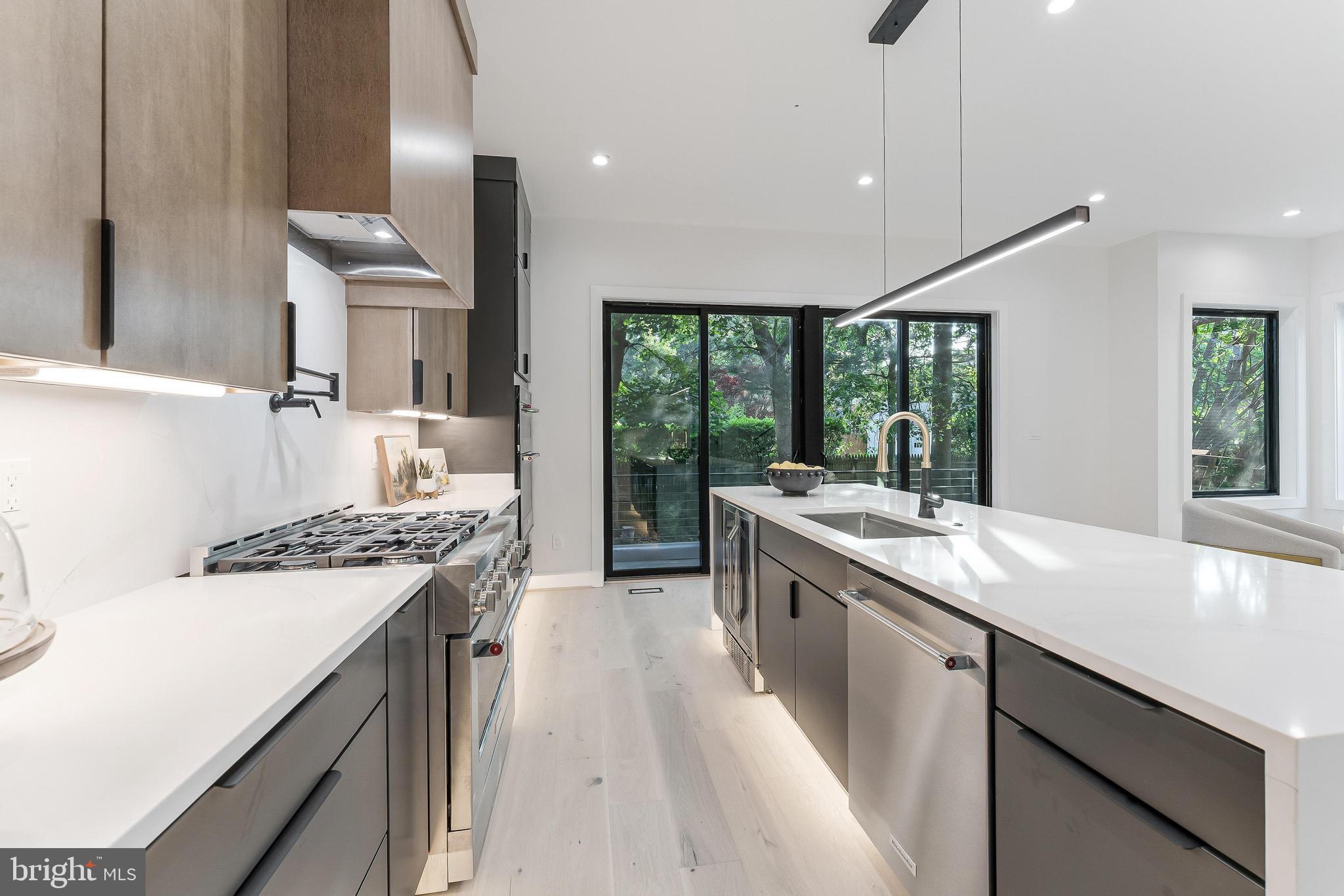 SUMMIT VEITCH - Residential