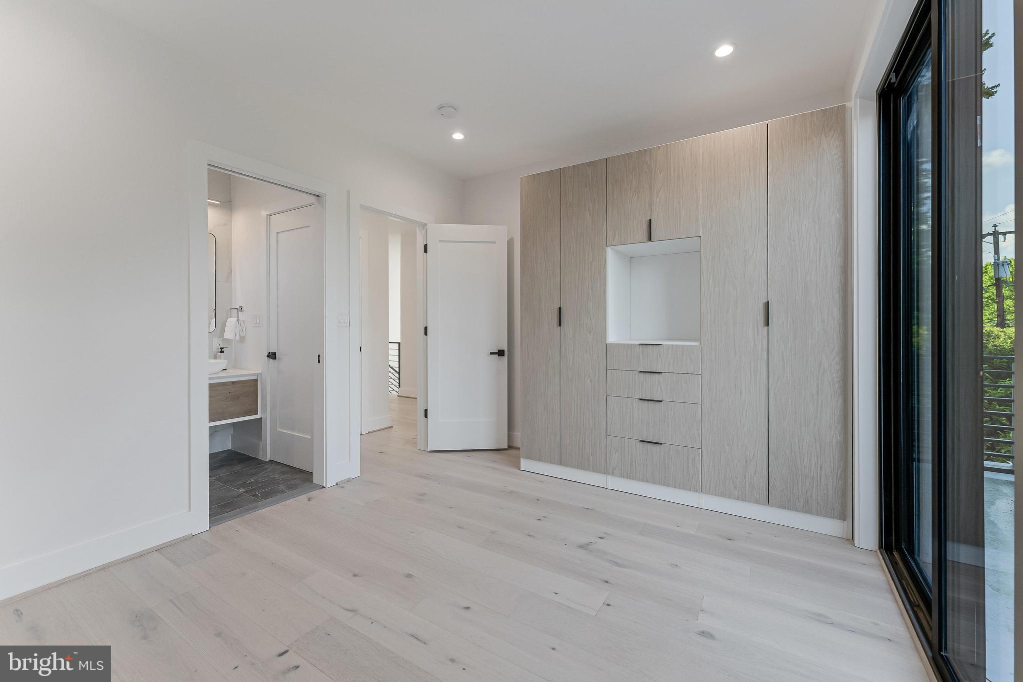 SUMMIT VEITCH - Residential