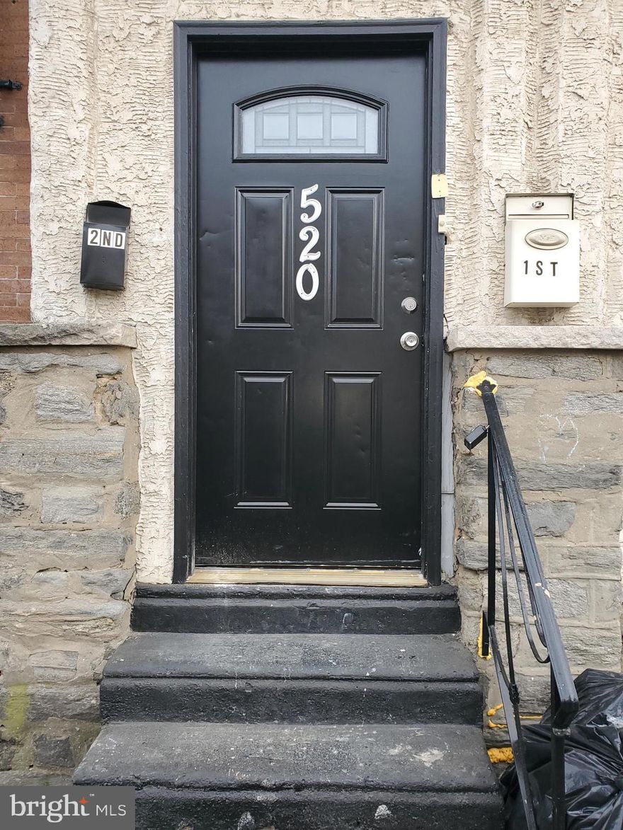 Property is ready to be viewed . Come take a look at this 1 bedroom cozy apartment.