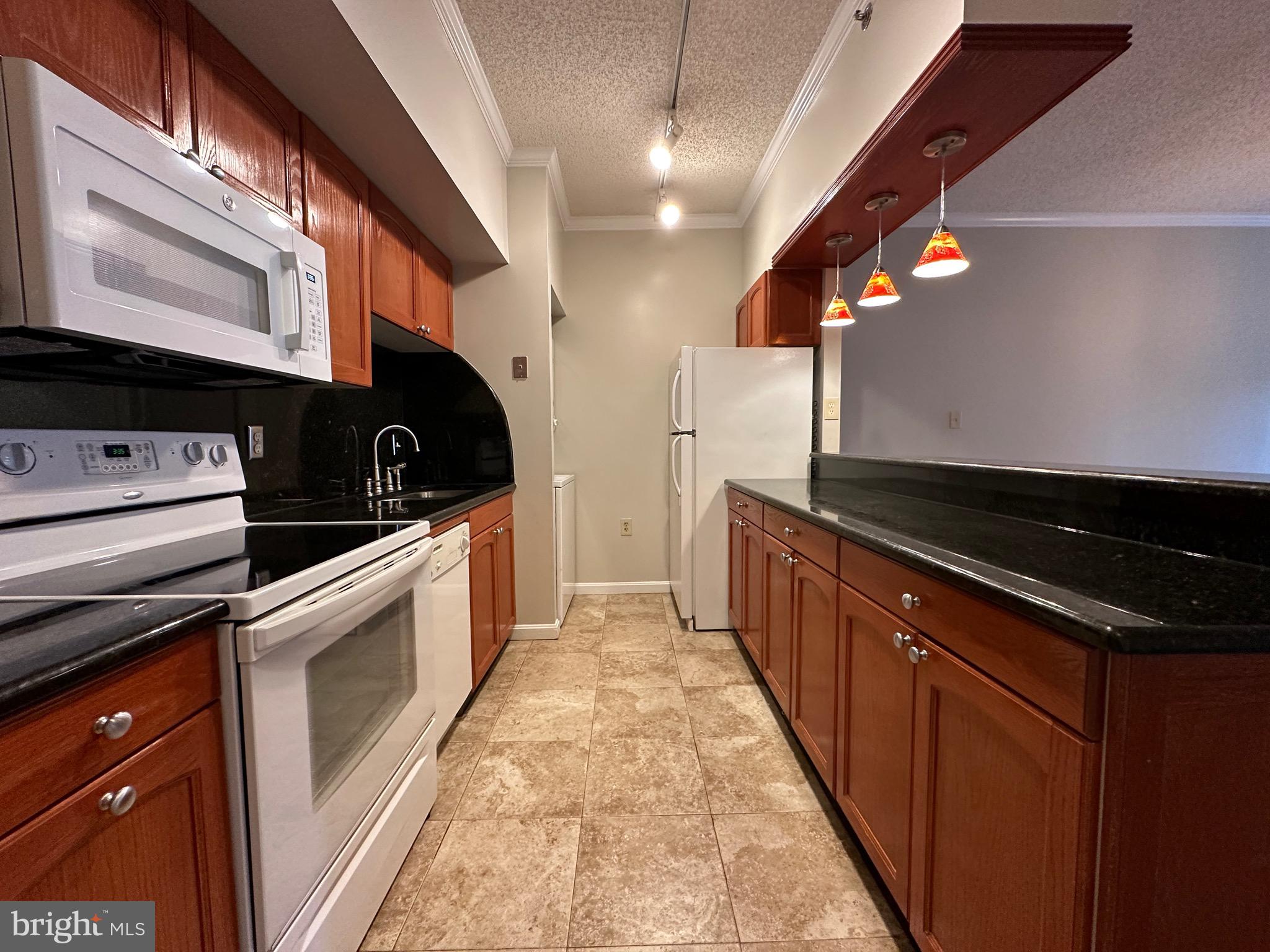 BELLA VISTA CONDOMINIUM - Residential Lease