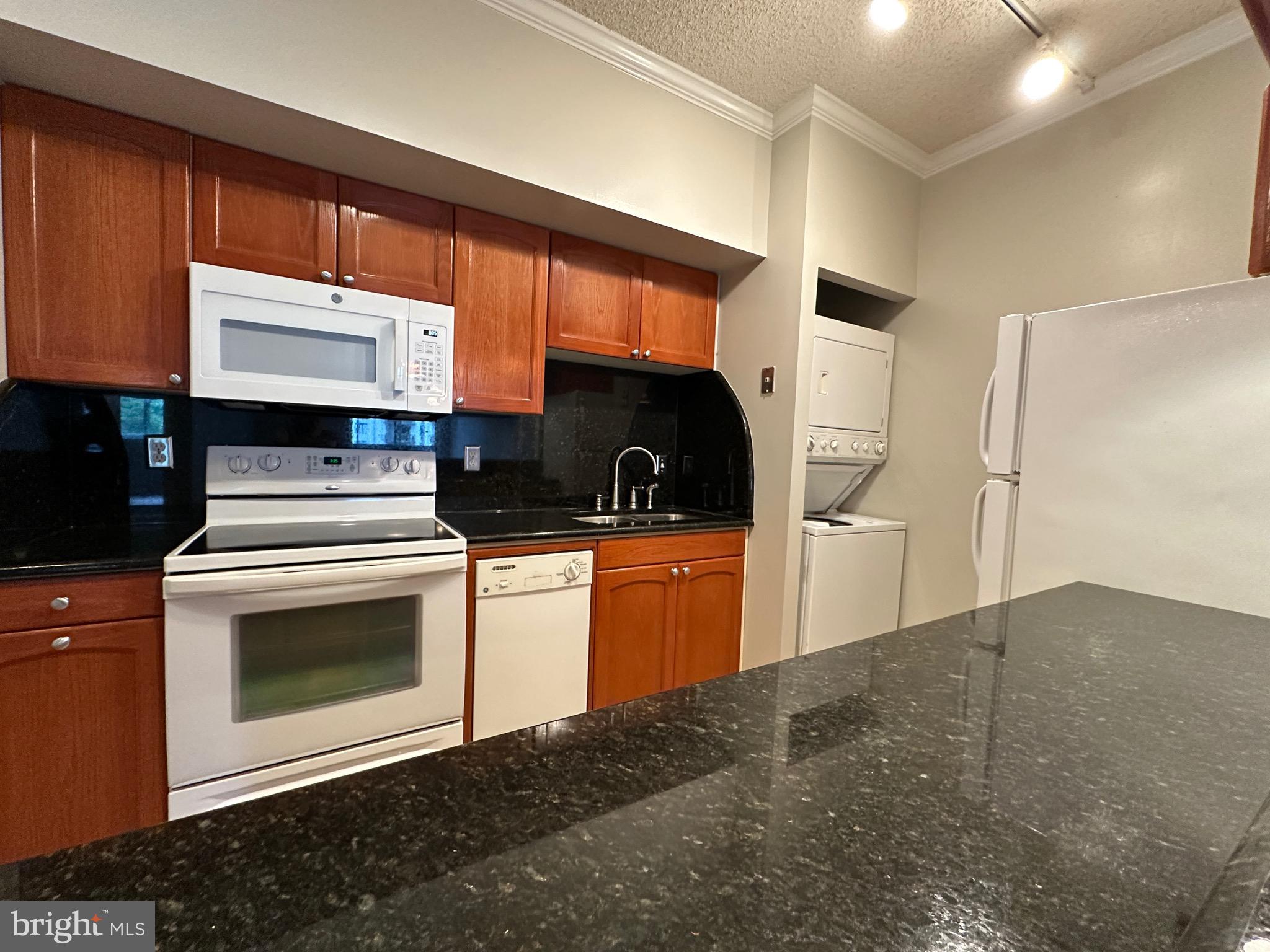 BELLA VISTA CONDOMINIUM - Residential Lease