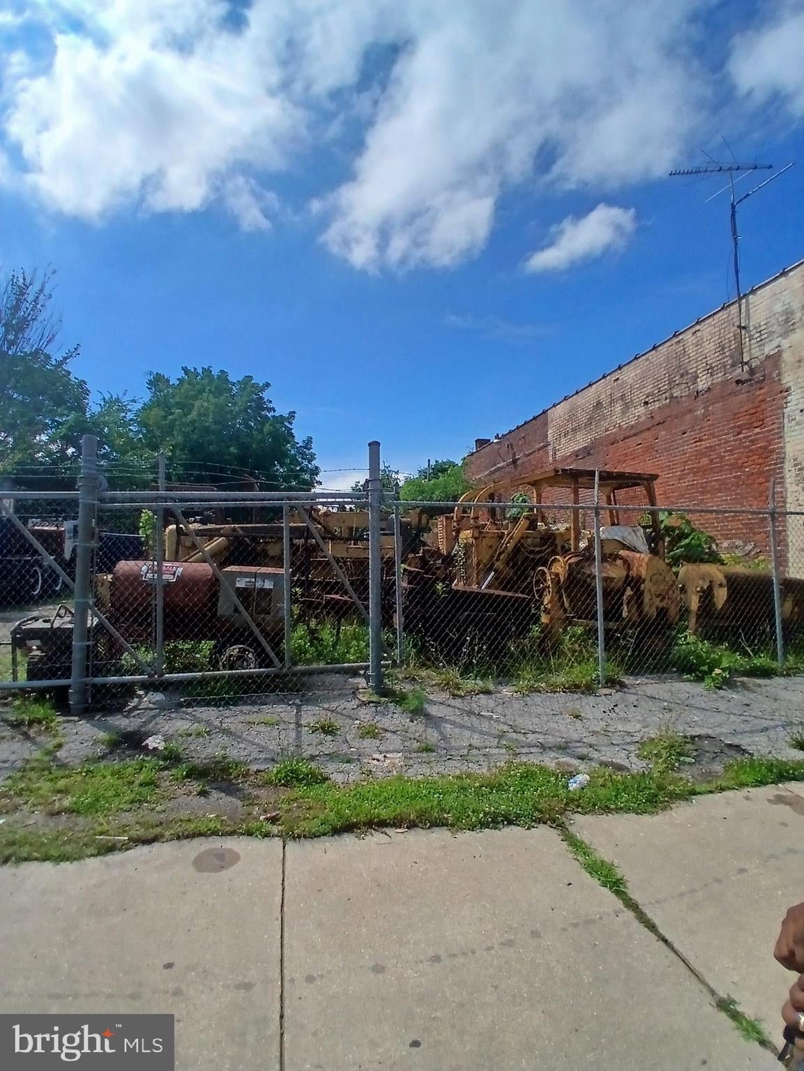 1023 W 9TH STREET
