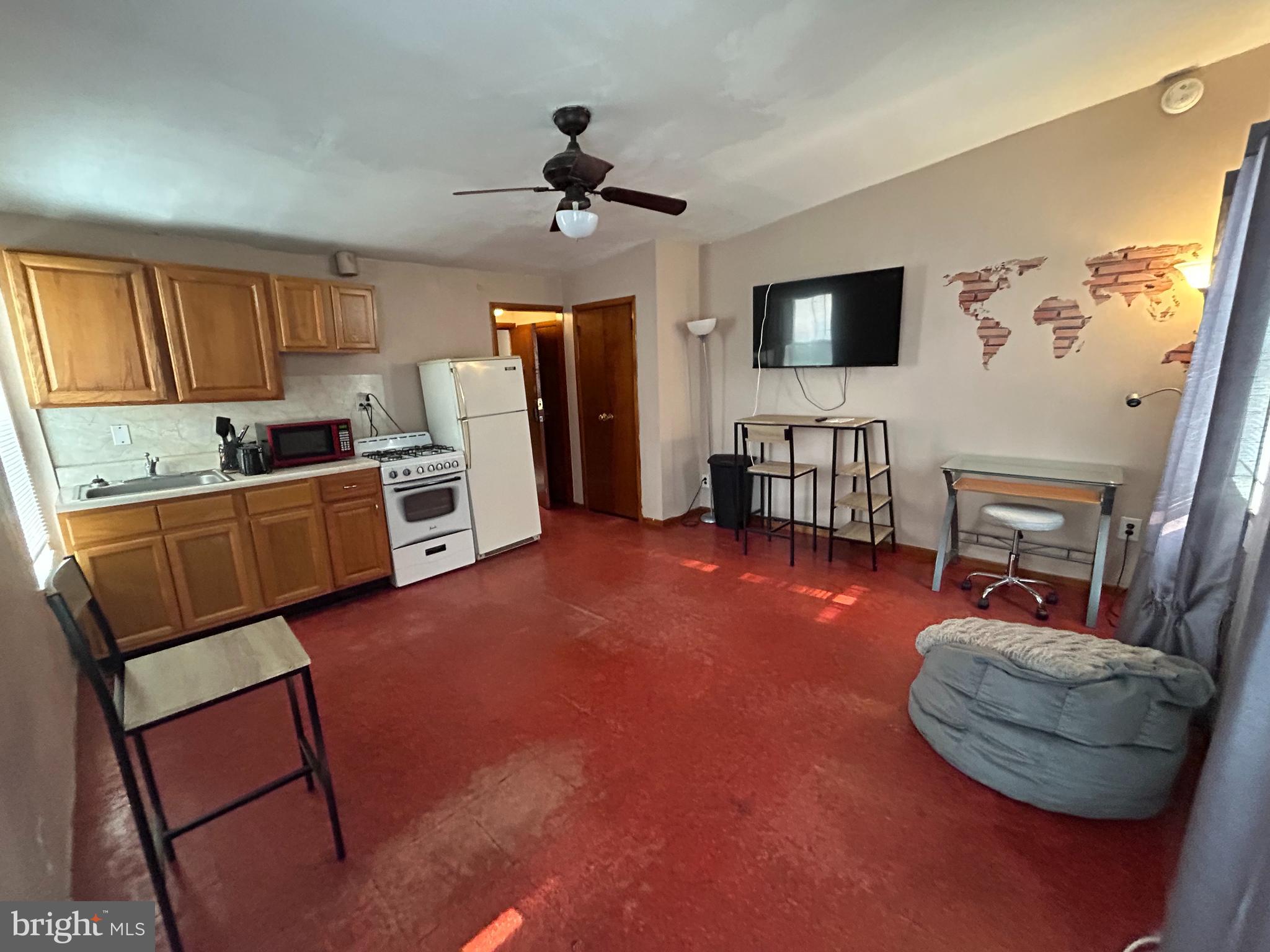 Welcome to this awesome studio apartment located on 15th st. This spacious unit sits on the third floor being super private. It comes partially furnished ready for you. Sits at about 500 sqft available today for a tour!
**NO LAUNDRY UNFORTUNATLY ON SITE** Look at pic as there are too many things included. Half block away is a Giant supermarket , Planet Fitness. Minutes away from Temple Univ., Community College, the Art Museum, and Center City, also close to University City, great location
One block from Broad Street and Spring Garden Street, subway lines and bus routes.
$1000 a month (includes water, sewer and trash) Application fee $50 Minimum one year lease First, last and one months security deposit required.
Owner pays water, trash and sewer. Tenant pays gas and electric!