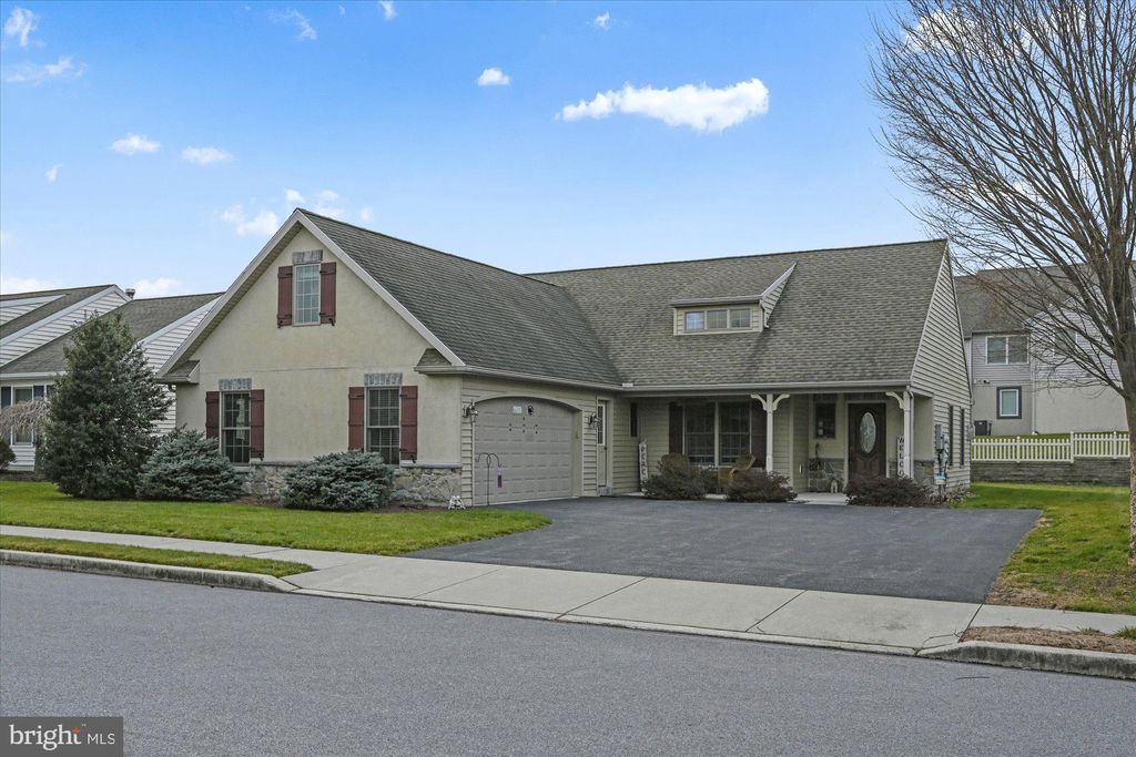 Photo of 923 CAMBRIDGE DR, MANHEIM, PA 17545 (MLS # PALA2029606)