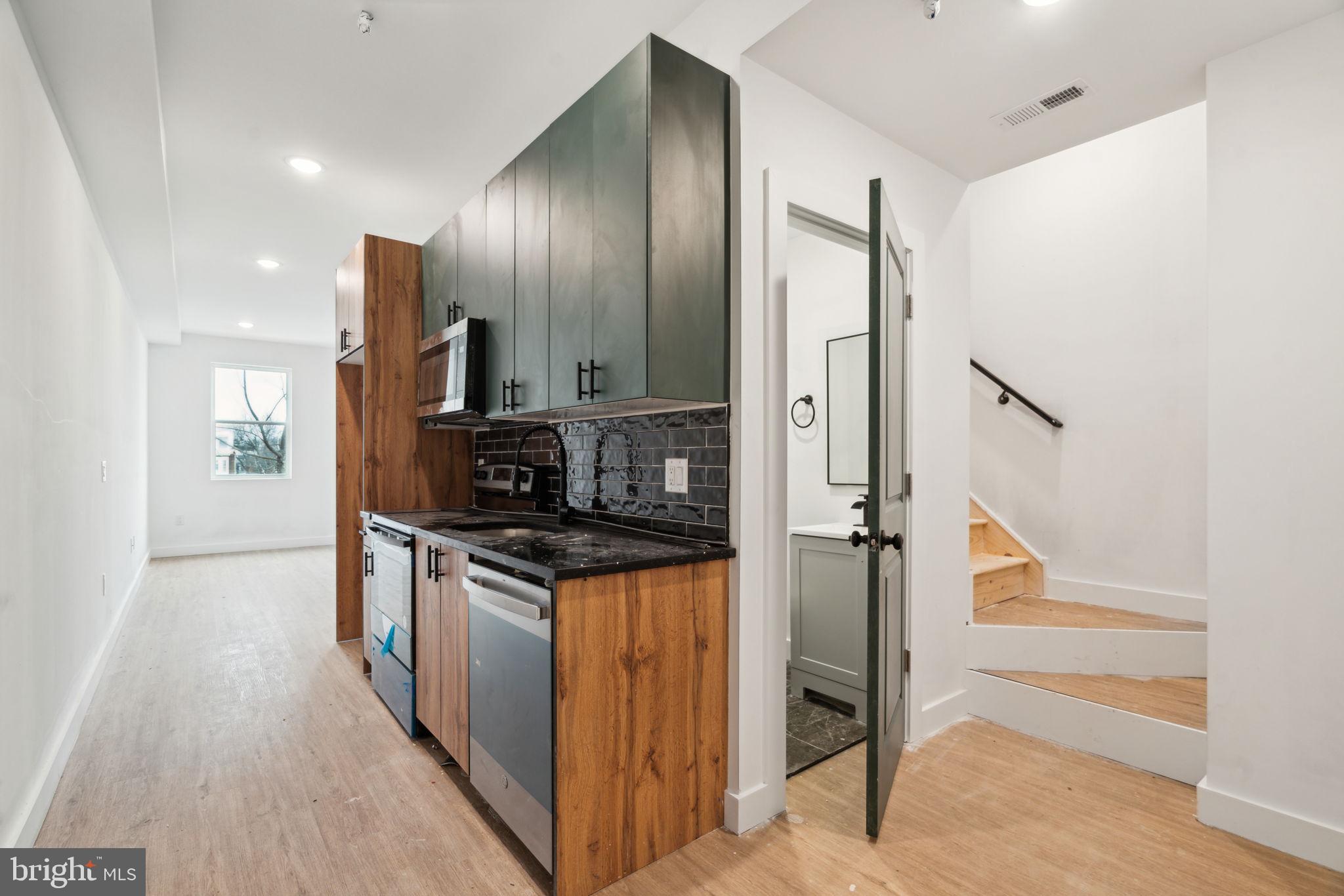 Be the first to live in this beautiful new construction home! Unit 2 features hardwood oak floors throughout with a black quartz kitchen island and modern stainless steel appliances. Two bedrooms filled with natural light, 1.5 baths, central A/C and heating, as well as a washer & dryer. Unit 2 also included a rear outdoor space. Schedule your tour today!
Tenants are responsible for the following utilities:
Water $50/mo flat fee (subject to change)
Electric (based on usage)
Internet
Text the listing agent for a video tour!