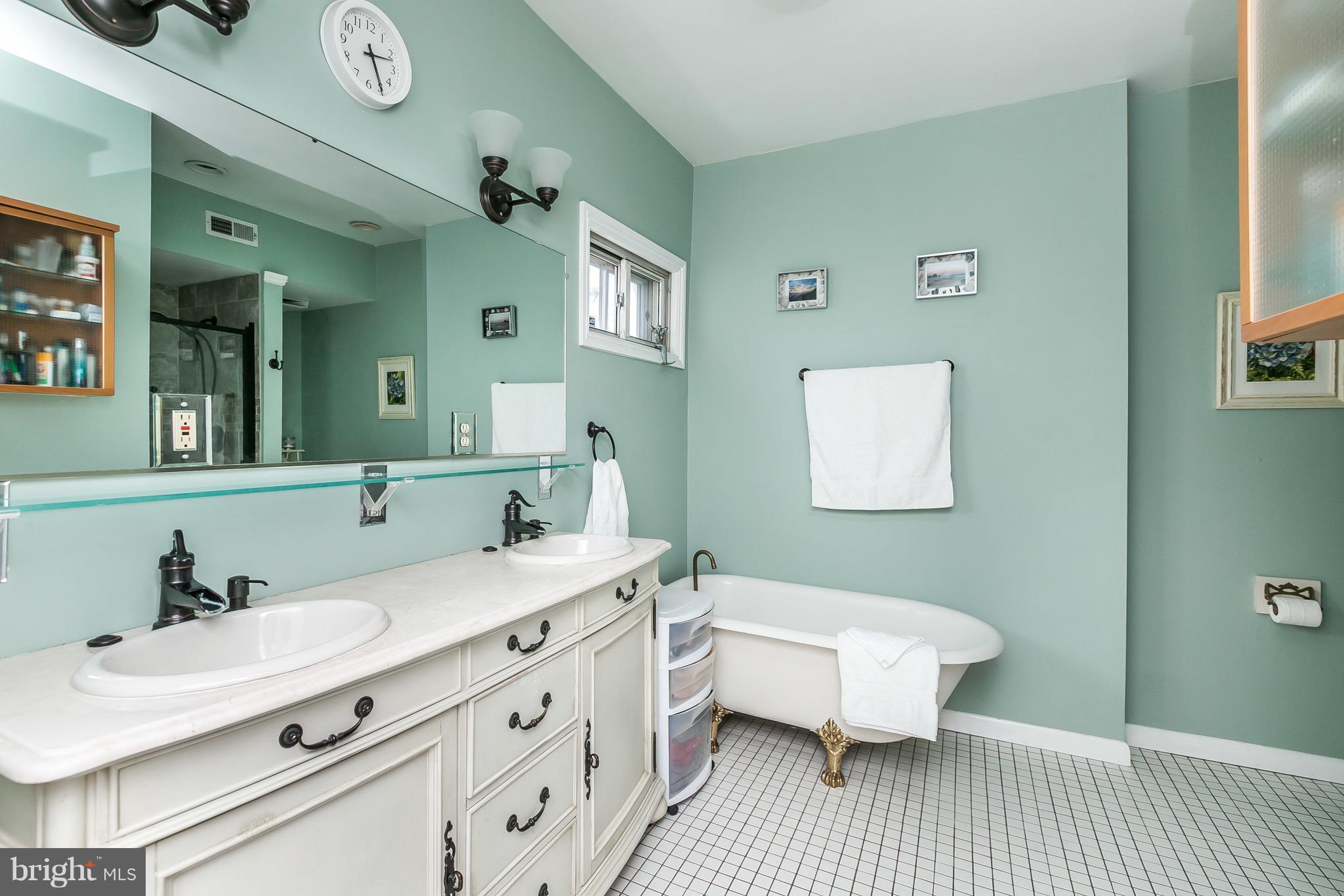 CHARLES VILLAGE - Residential