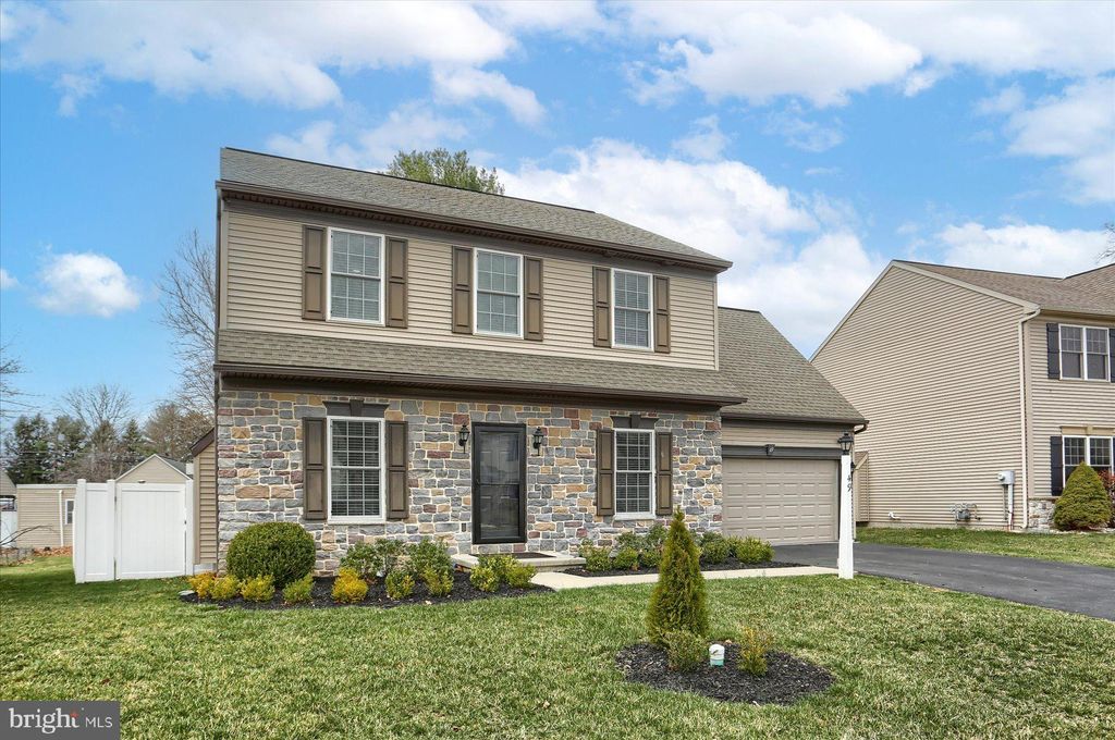 Photo of 49 Hamlet Circle, MECHANICSBURG, PA 17050 (MLS # PACB2050450)