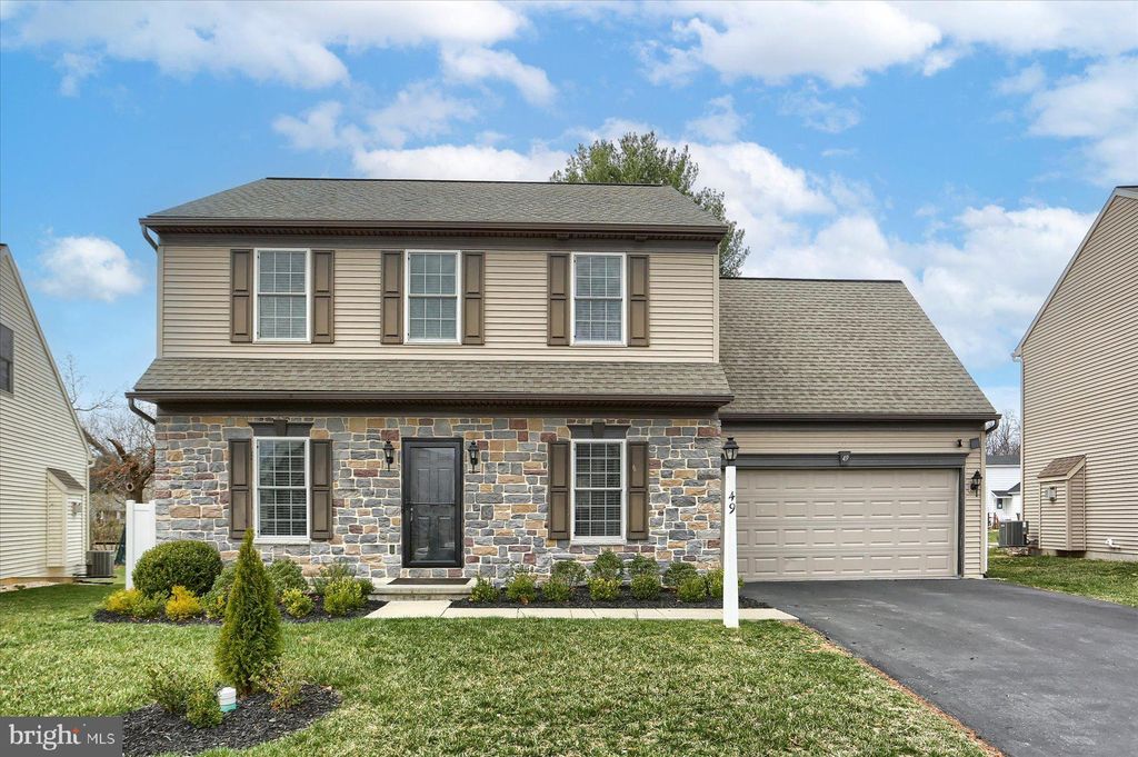Photo of 49 Hamlet Circle, MECHANICSBURG, PA 17050 (MLS # PACB2050450)