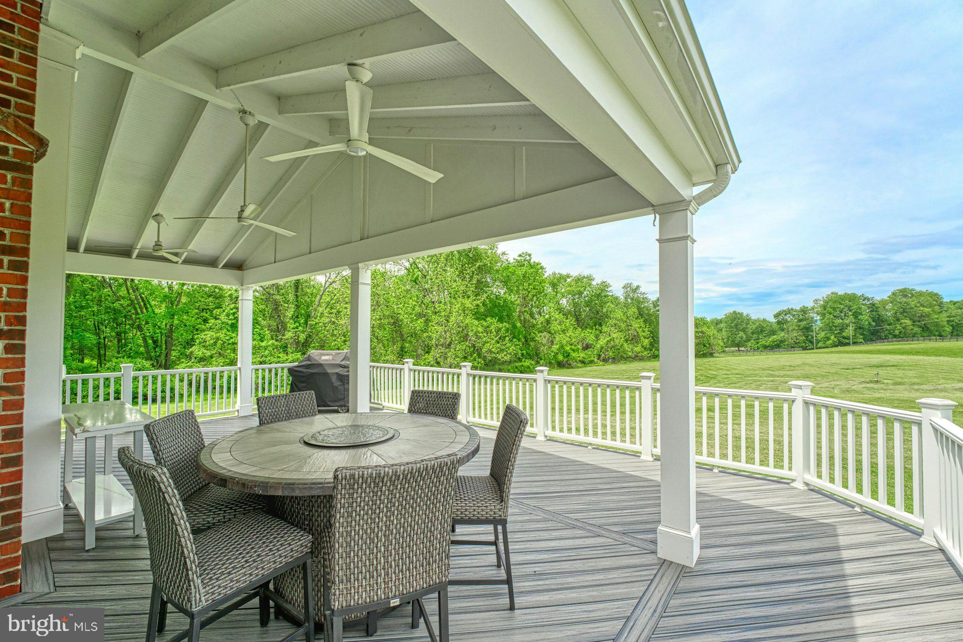 DEBUTTS - Residential