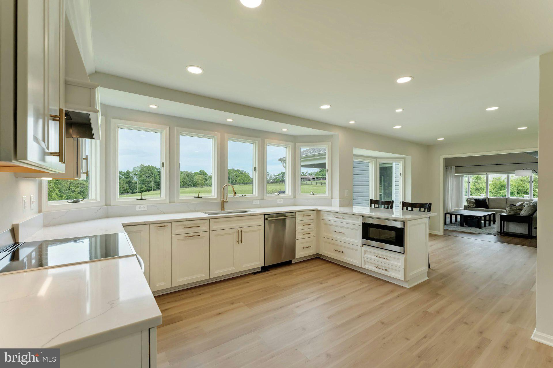 DEBUTTS - Residential