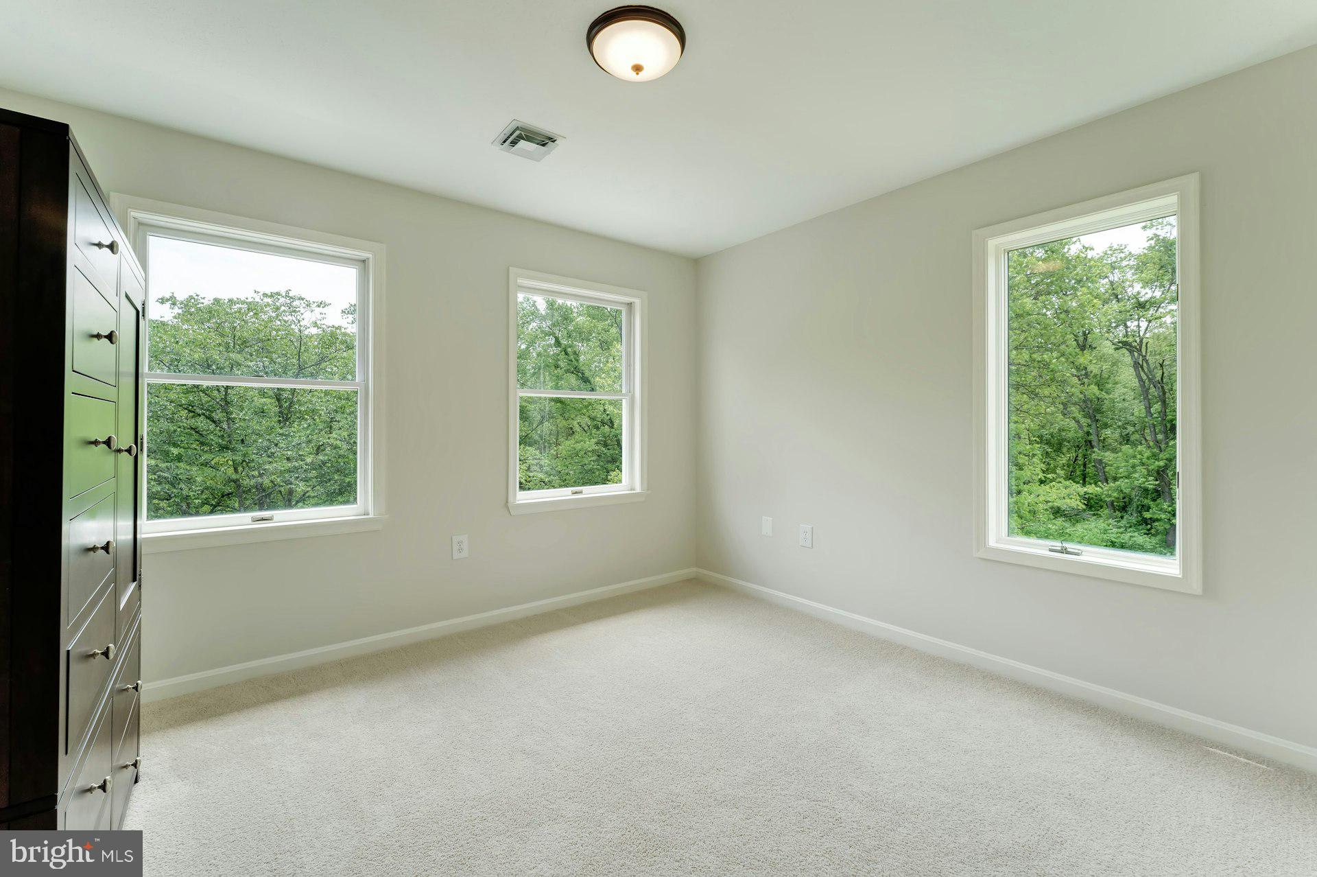 DEBUTTS - Residential