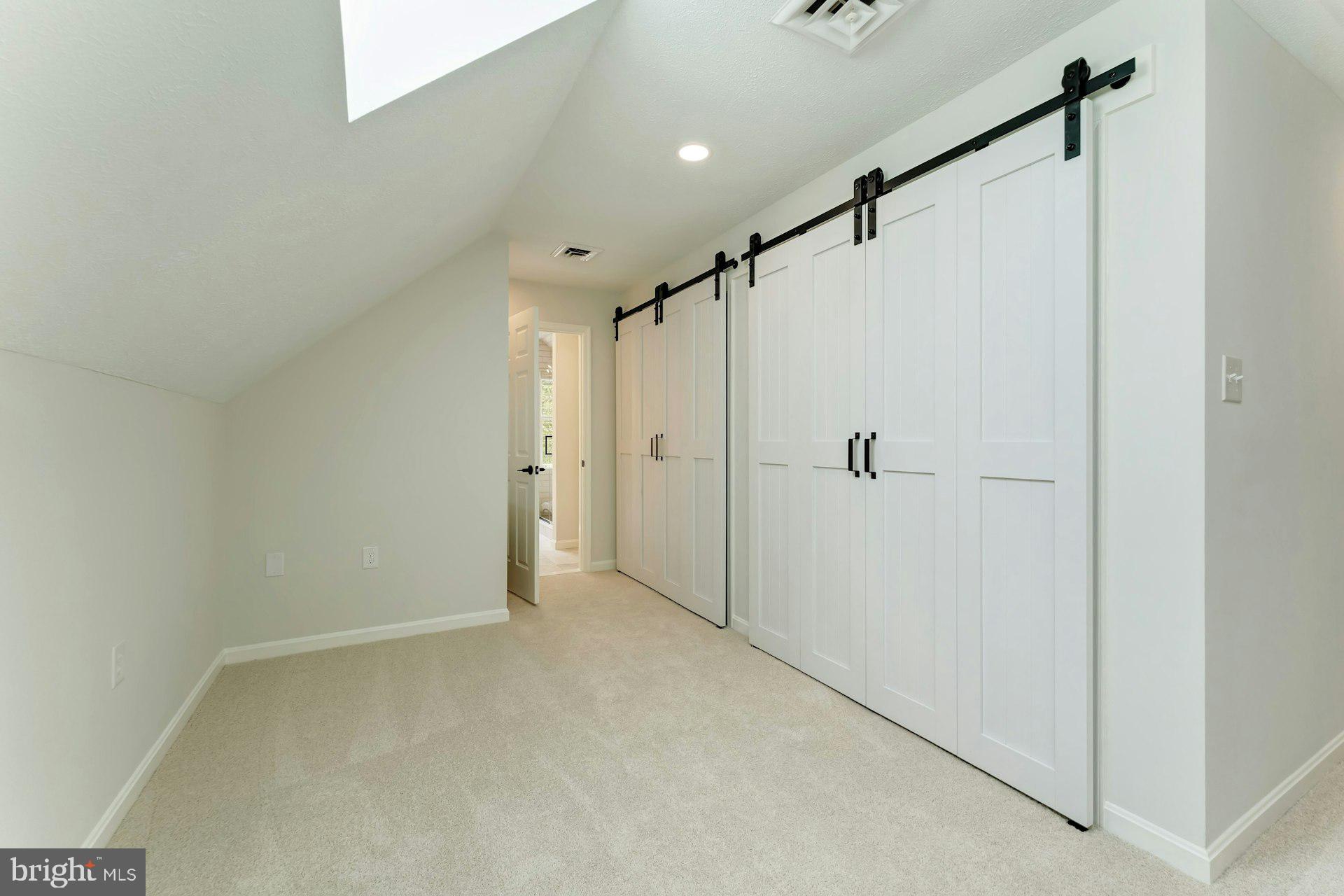 DEBUTTS - Residential