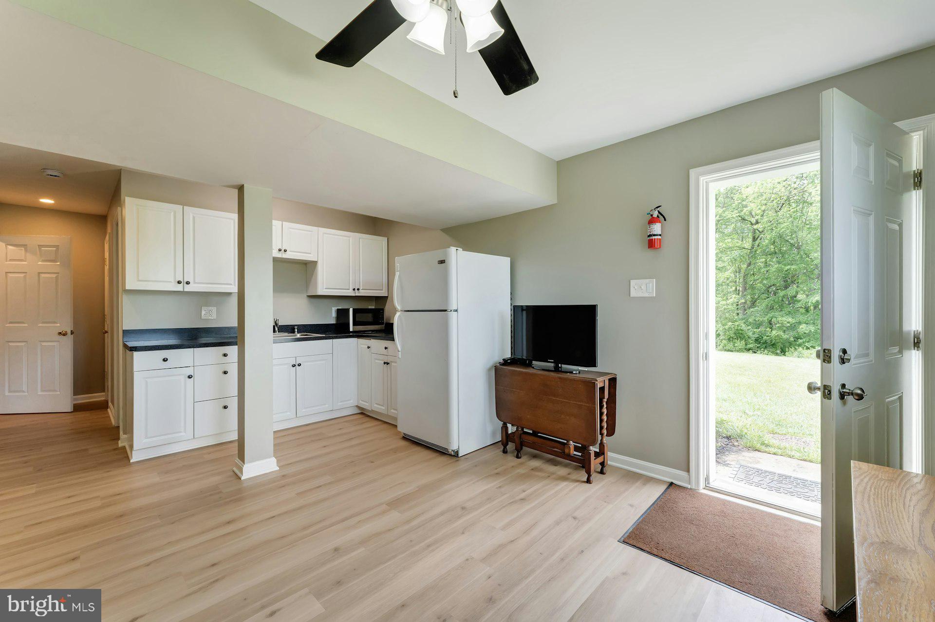 DEBUTTS - Residential