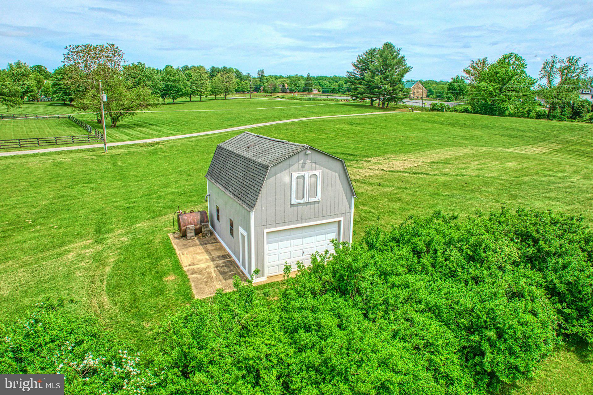 DEBUTTS - Residential