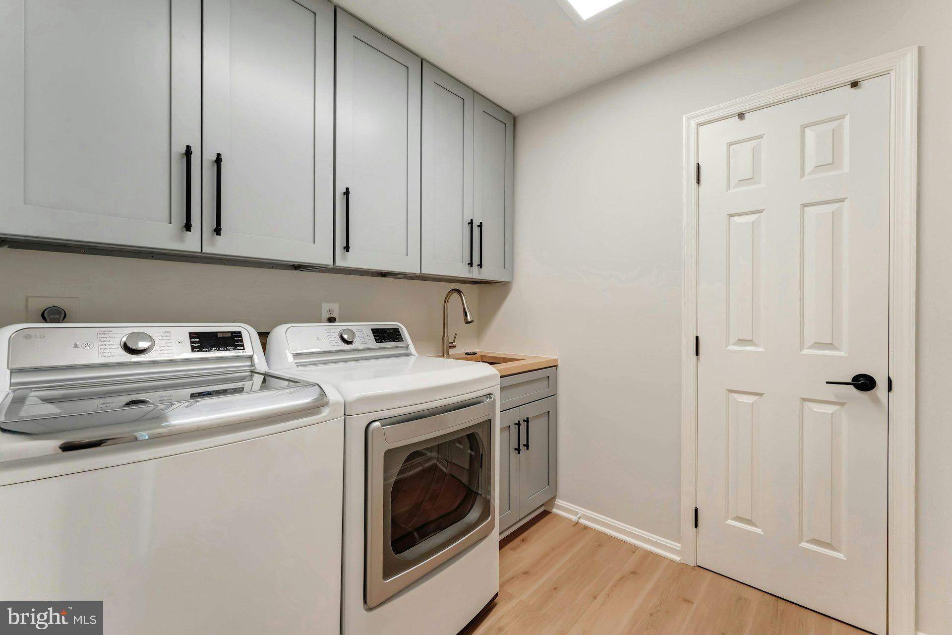 DEBUTTS - Residential