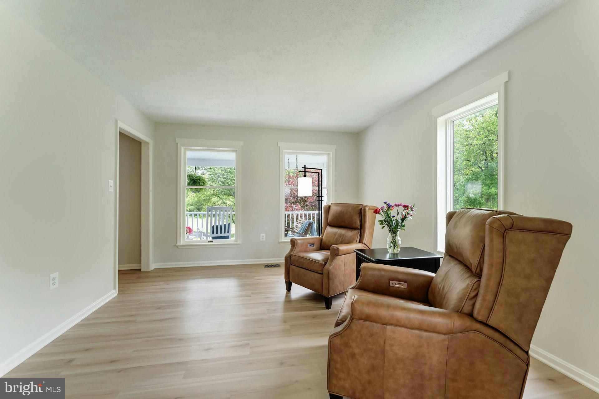 DEBUTTS - Residential