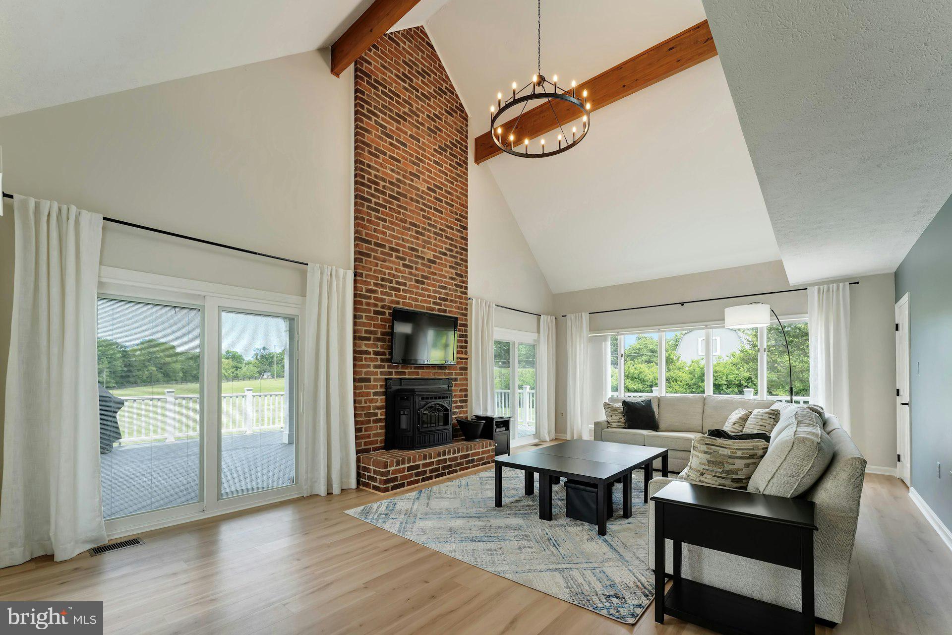 DEBUTTS - Residential