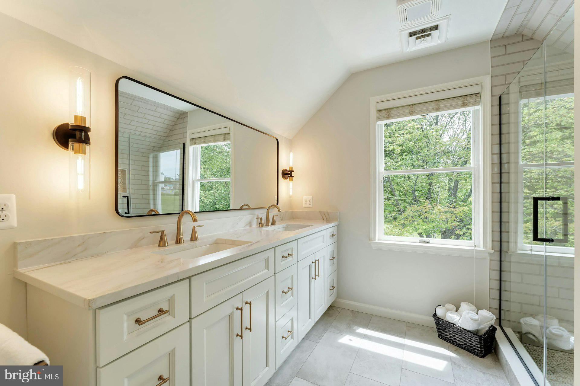 DEBUTTS - Residential