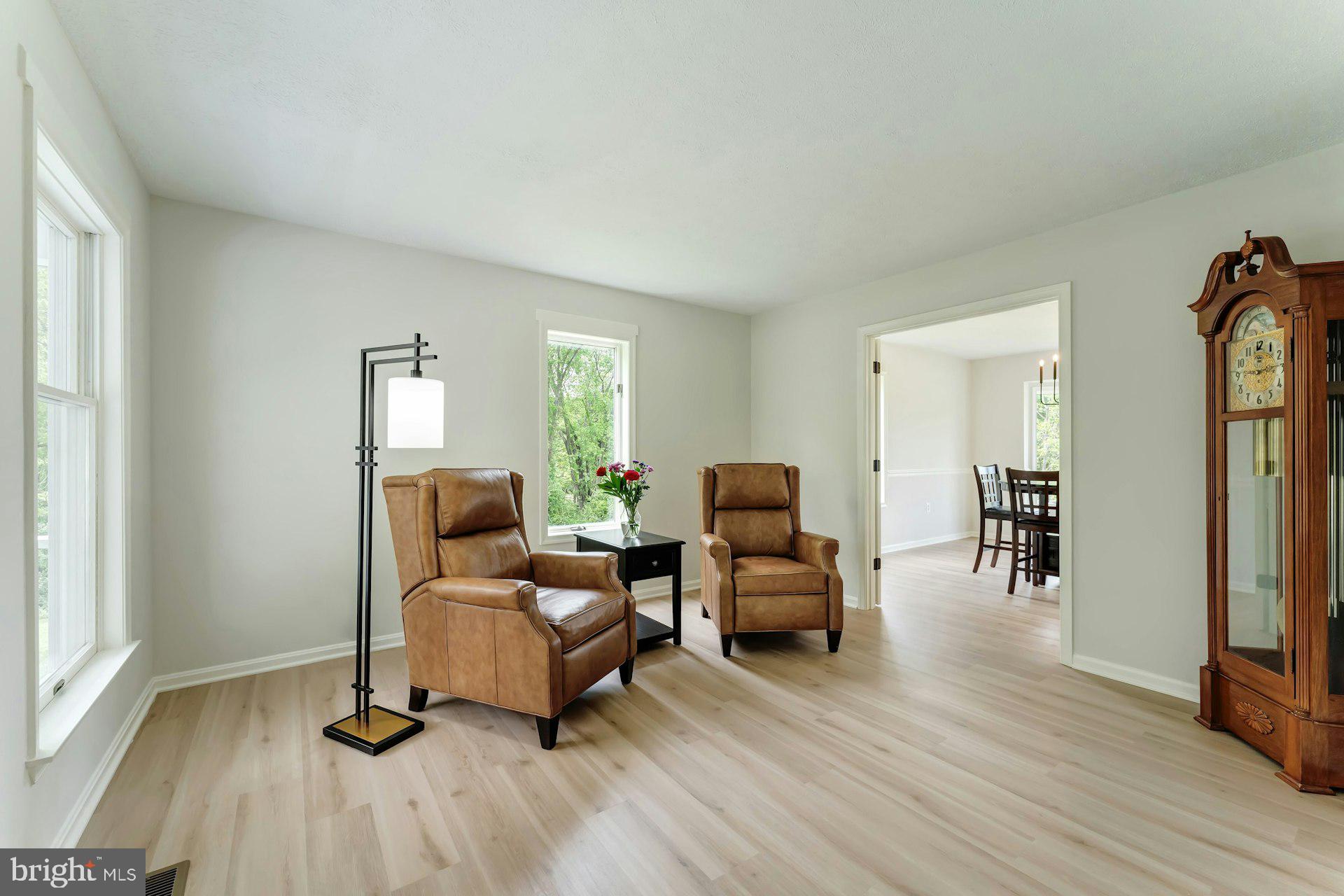 DEBUTTS - Residential