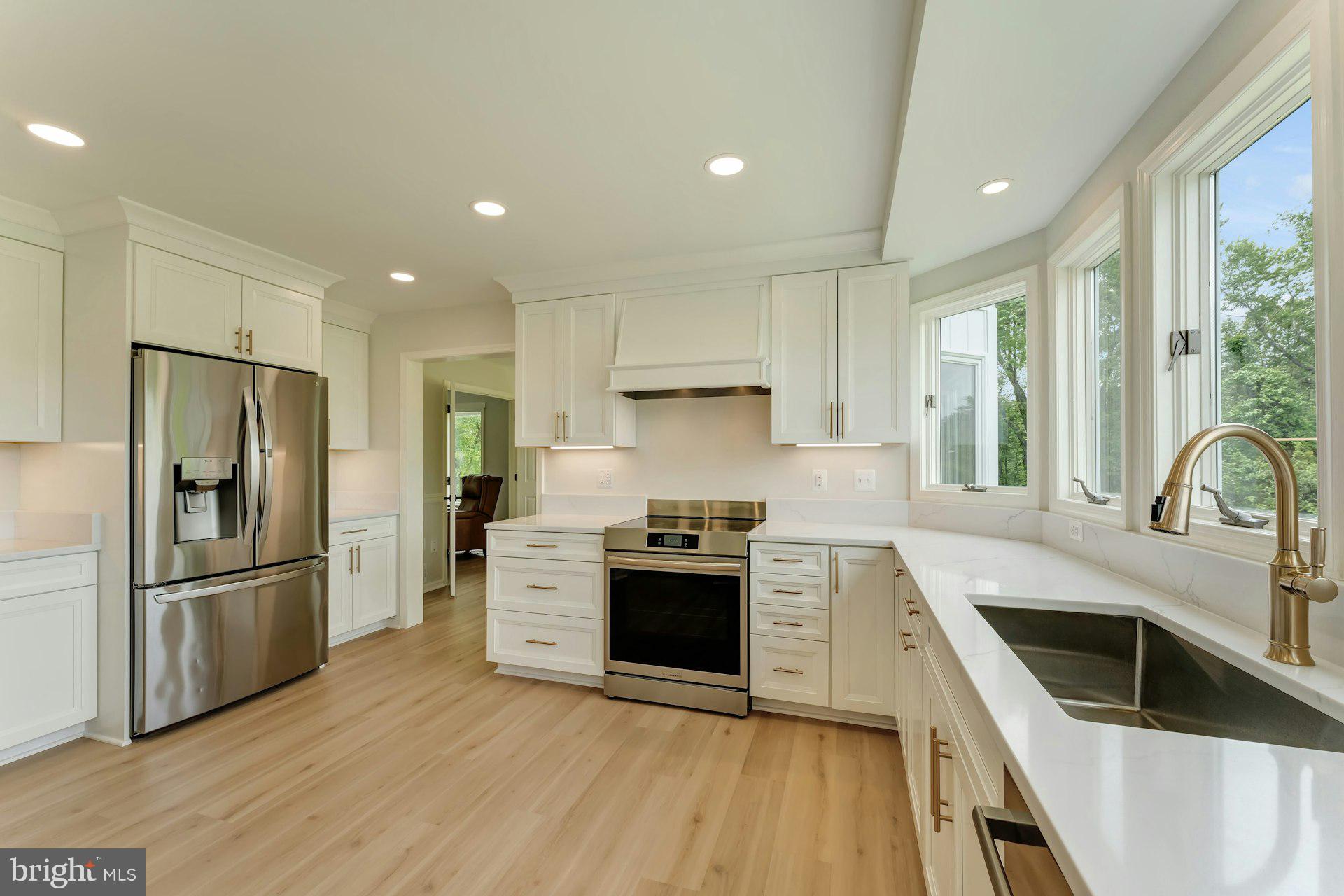 DEBUTTS - Residential