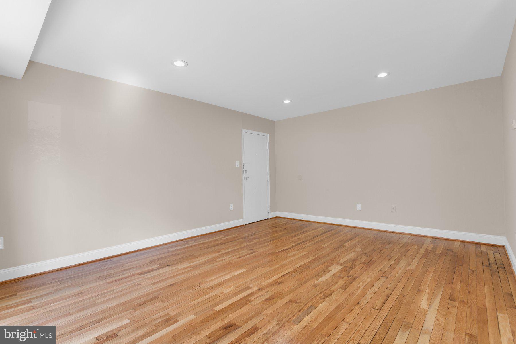 NEW CARROLLTON - Residential