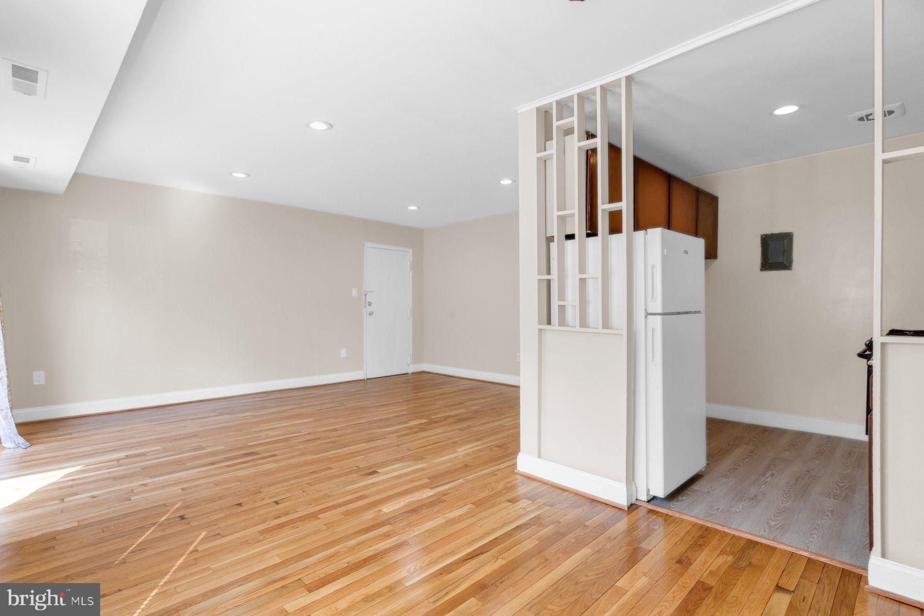 NEW CARROLLTON - Residential