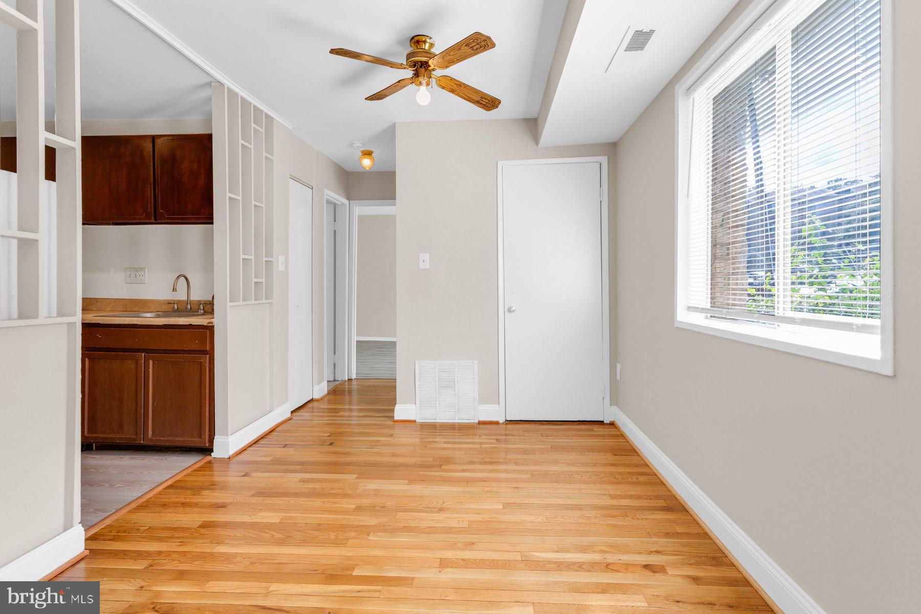 NEW CARROLLTON - Residential