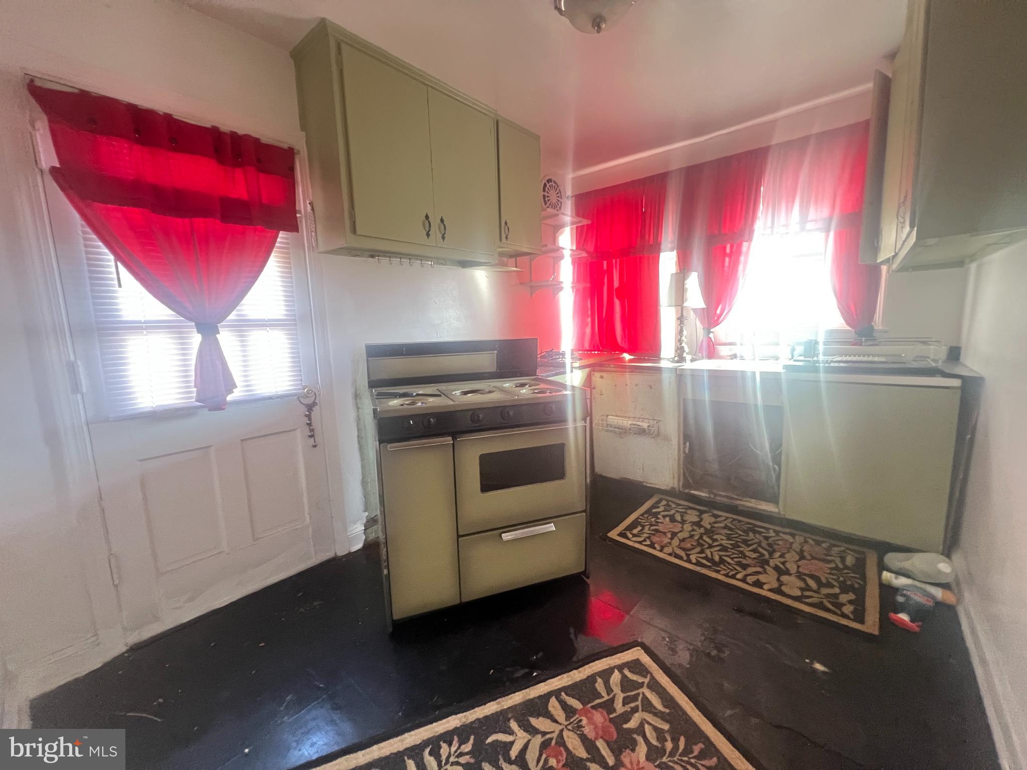 ROCK CREEK KNOLLS - Residential