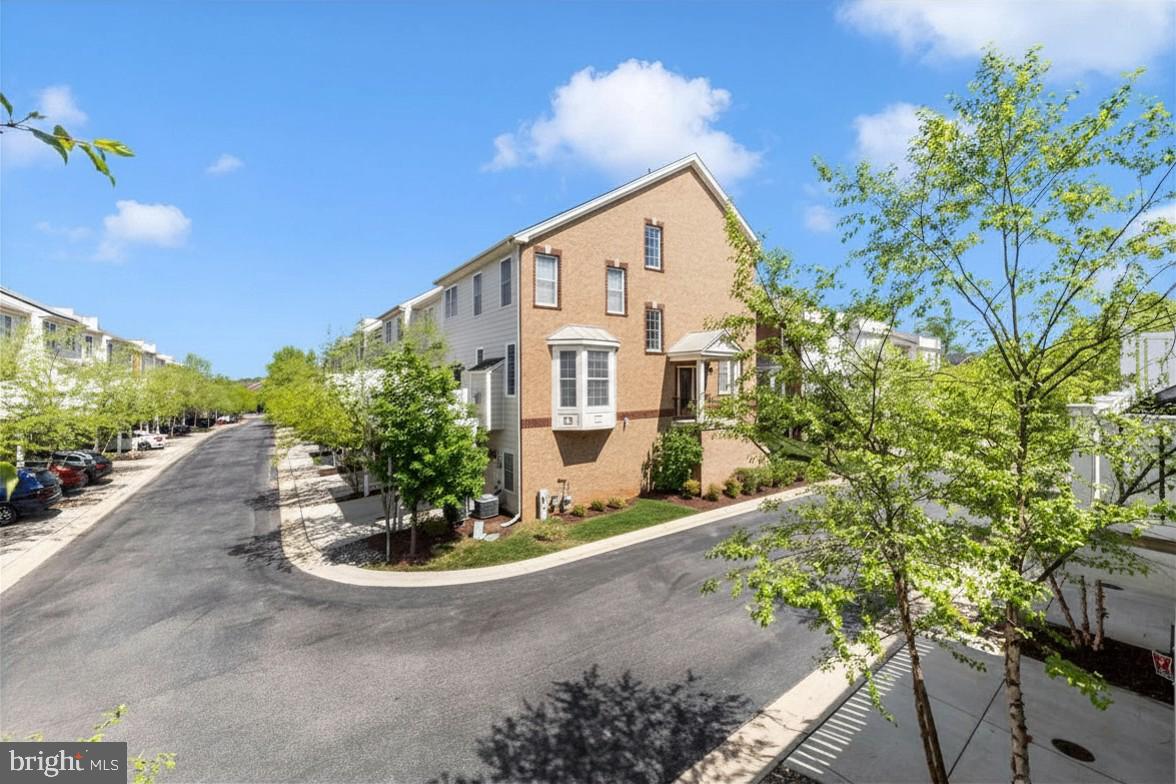 THE ENCLAVE - ARUNDEL PRESERVE - Residential