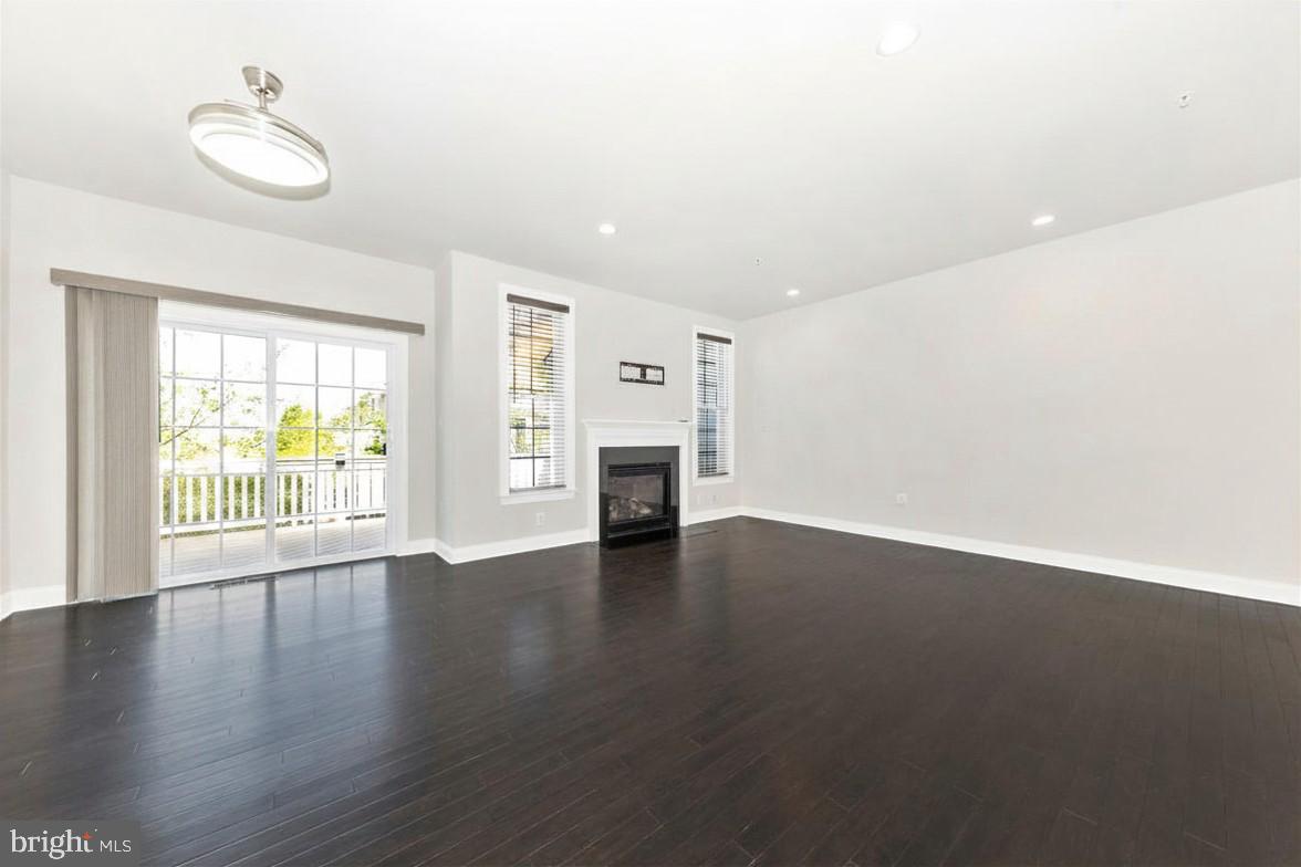 THE ENCLAVE - ARUNDEL PRESERVE - Residential