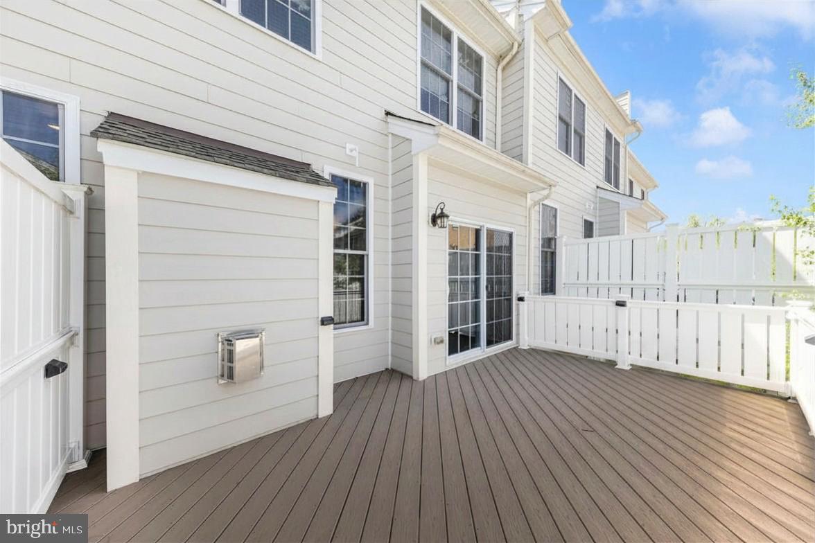 THE ENCLAVE - ARUNDEL PRESERVE - Residential