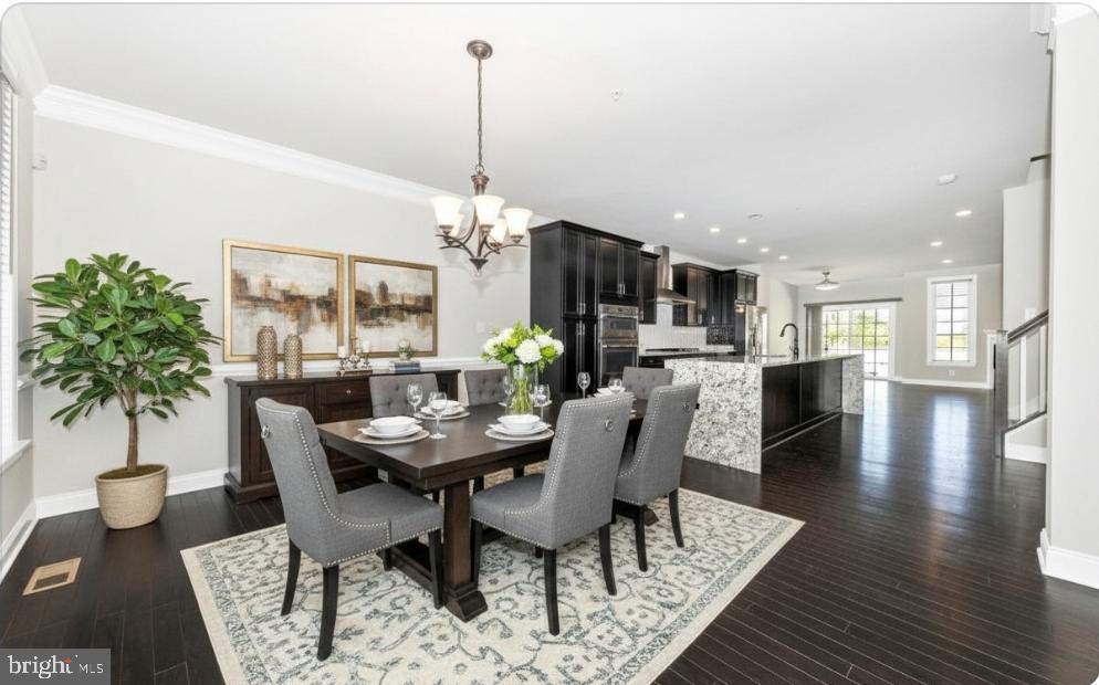 THE ENCLAVE - ARUNDEL PRESERVE - Residential