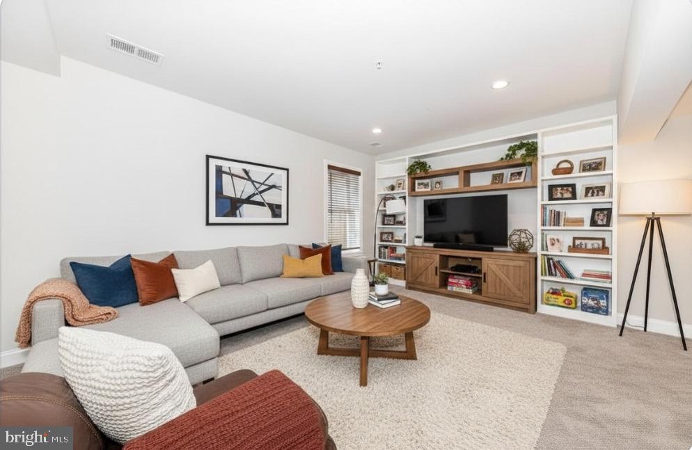 THE ENCLAVE - ARUNDEL PRESERVE - Residential