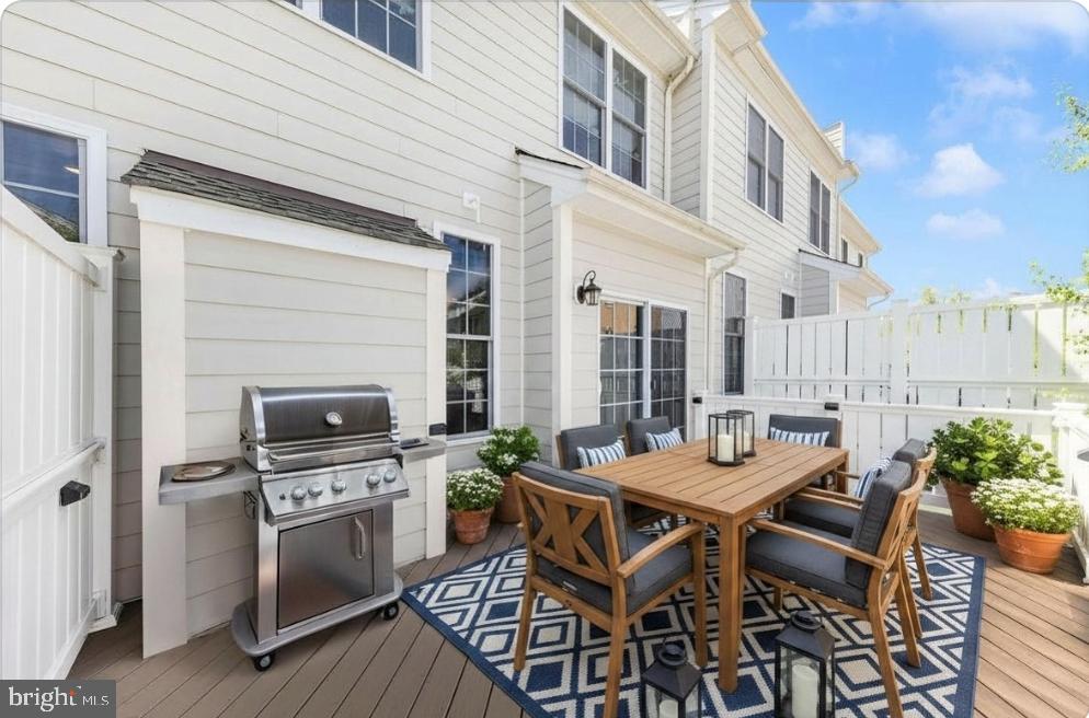 THE ENCLAVE - ARUNDEL PRESERVE - Residential