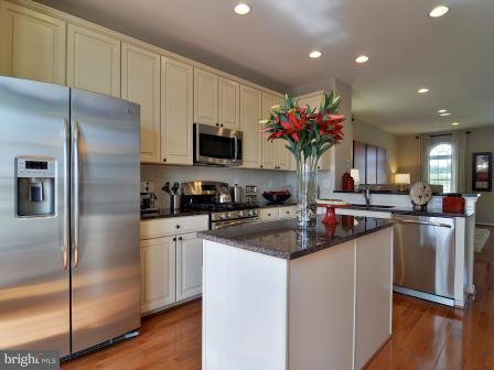 HOWARD SQUARE - Residential