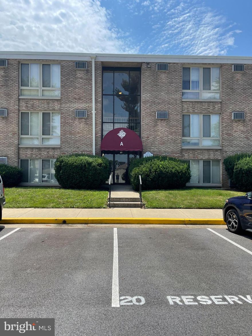 2 Bedroom1 Bath Condo in Jefferson Chase near the Carrollton neighborhood. Short distance to the heart of Frederick and across from Frederick Shopping Center. Open layout with spacious Living Room, Dining Area, Kitchen, Laundry in unit and a private balcony to enjoy and relax. Community has a 24 HR Fitness Room, outdoor pergola picnic area, grilling facilities and a playground! Secured building with controlled access and 24HR on site maintenance and on site storage! Easy access to I270 and I70 for commuting!