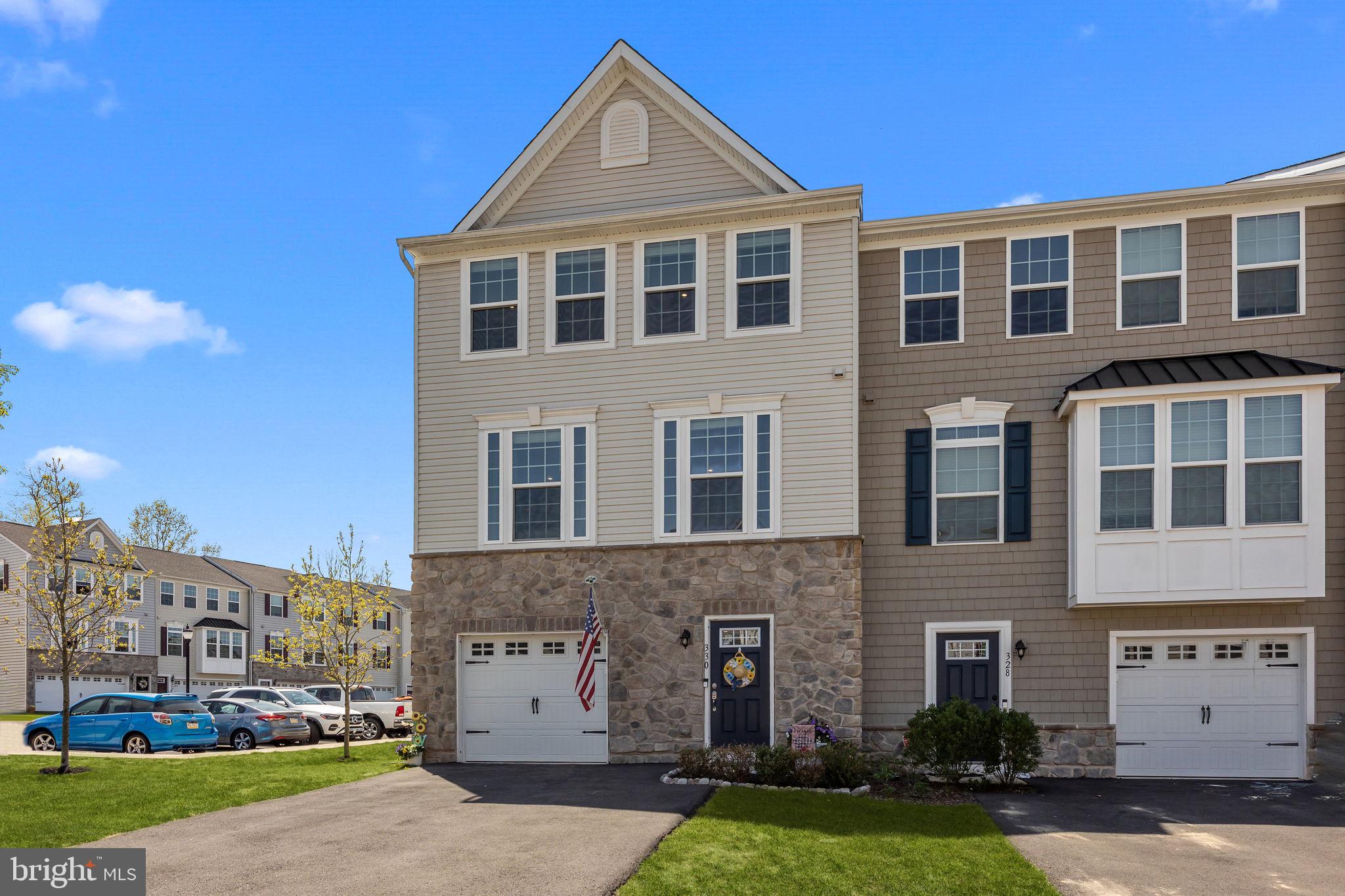 330 PIN OAK LANE