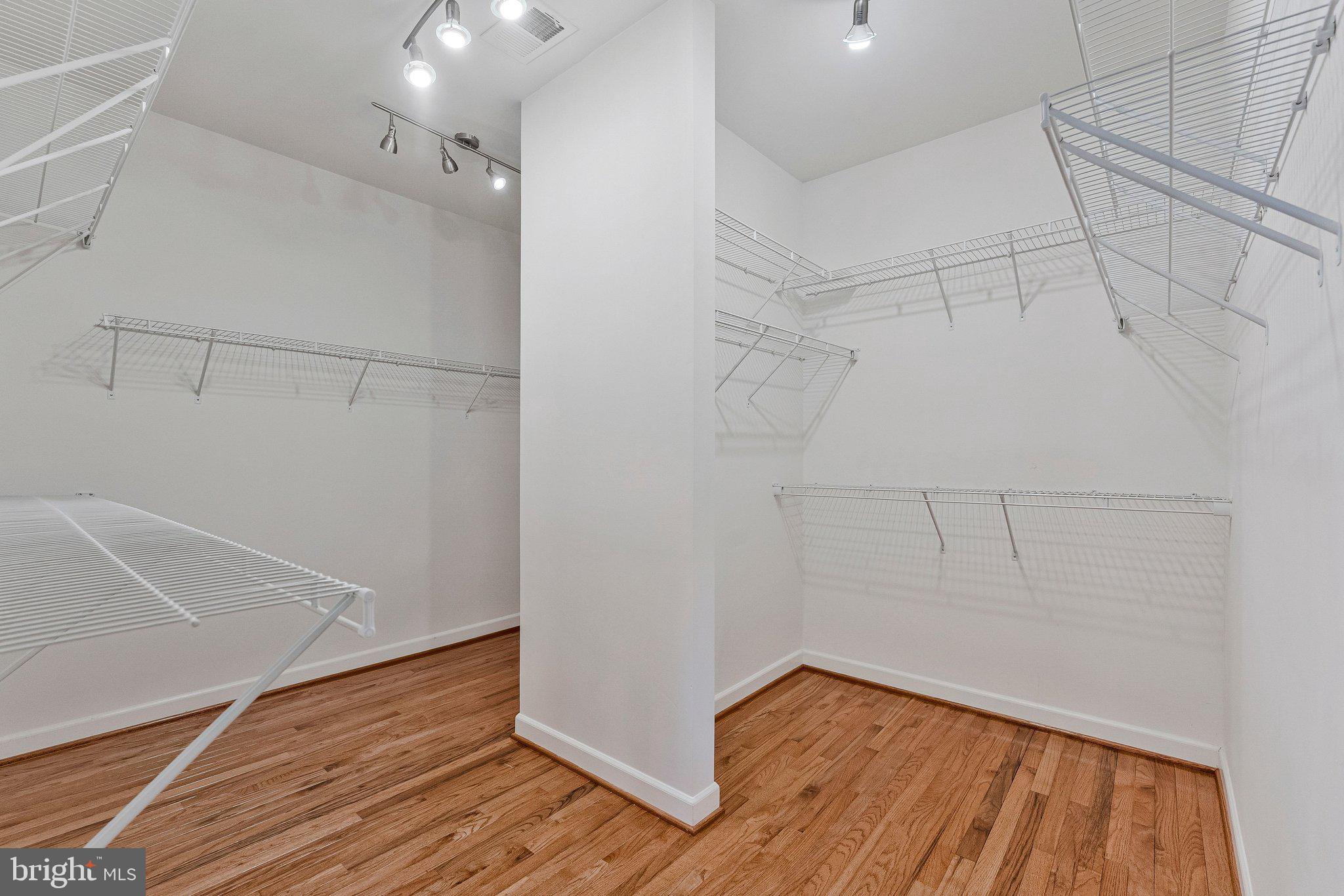 HERNDON CROSSING - Residential