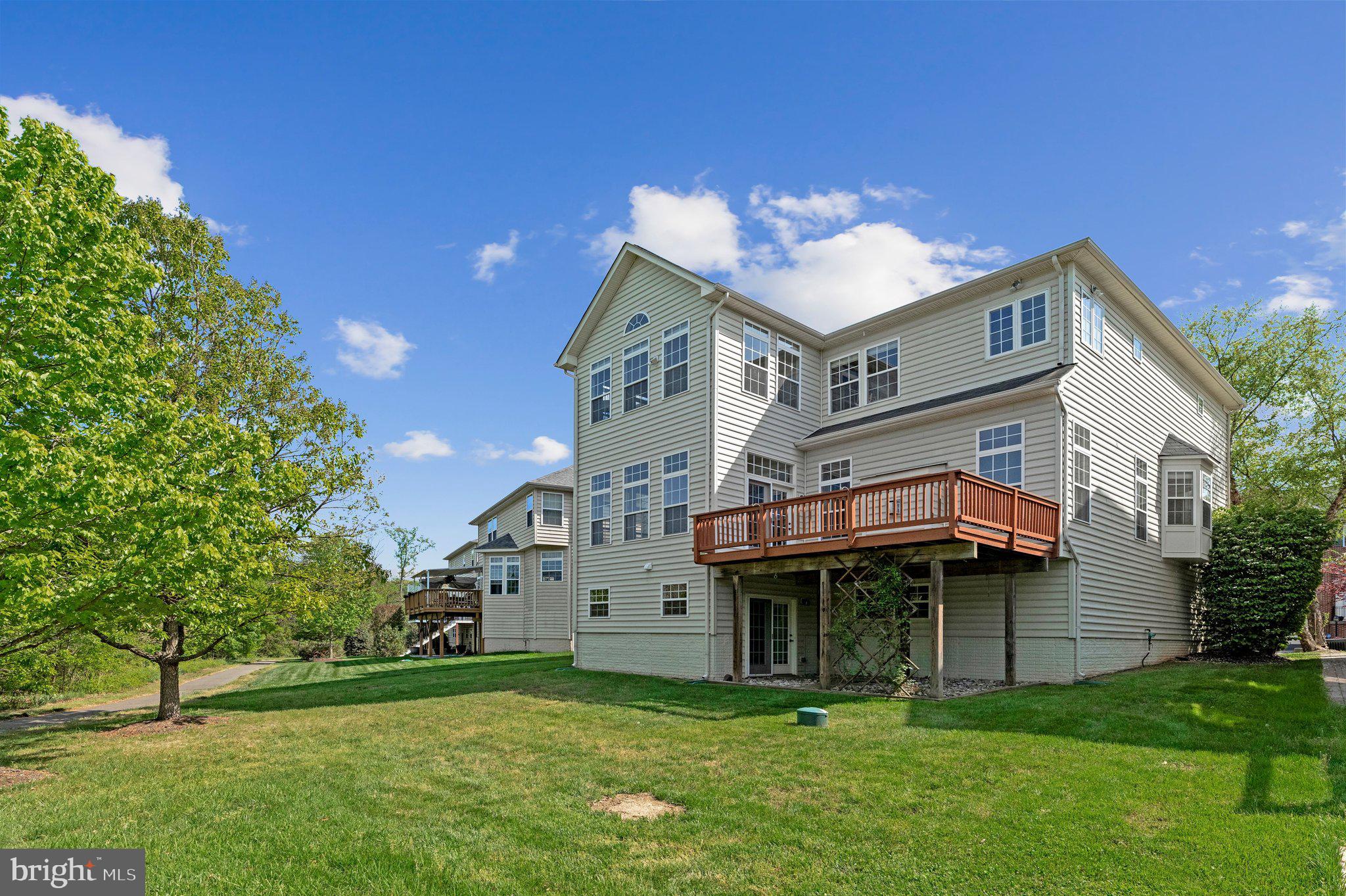 HERNDON CROSSING - Residential