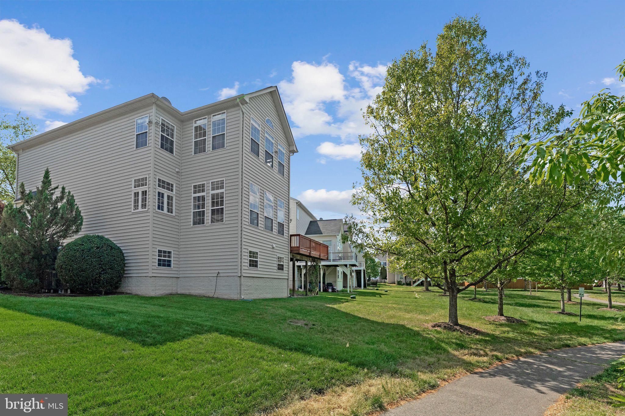 HERNDON CROSSING - Residential