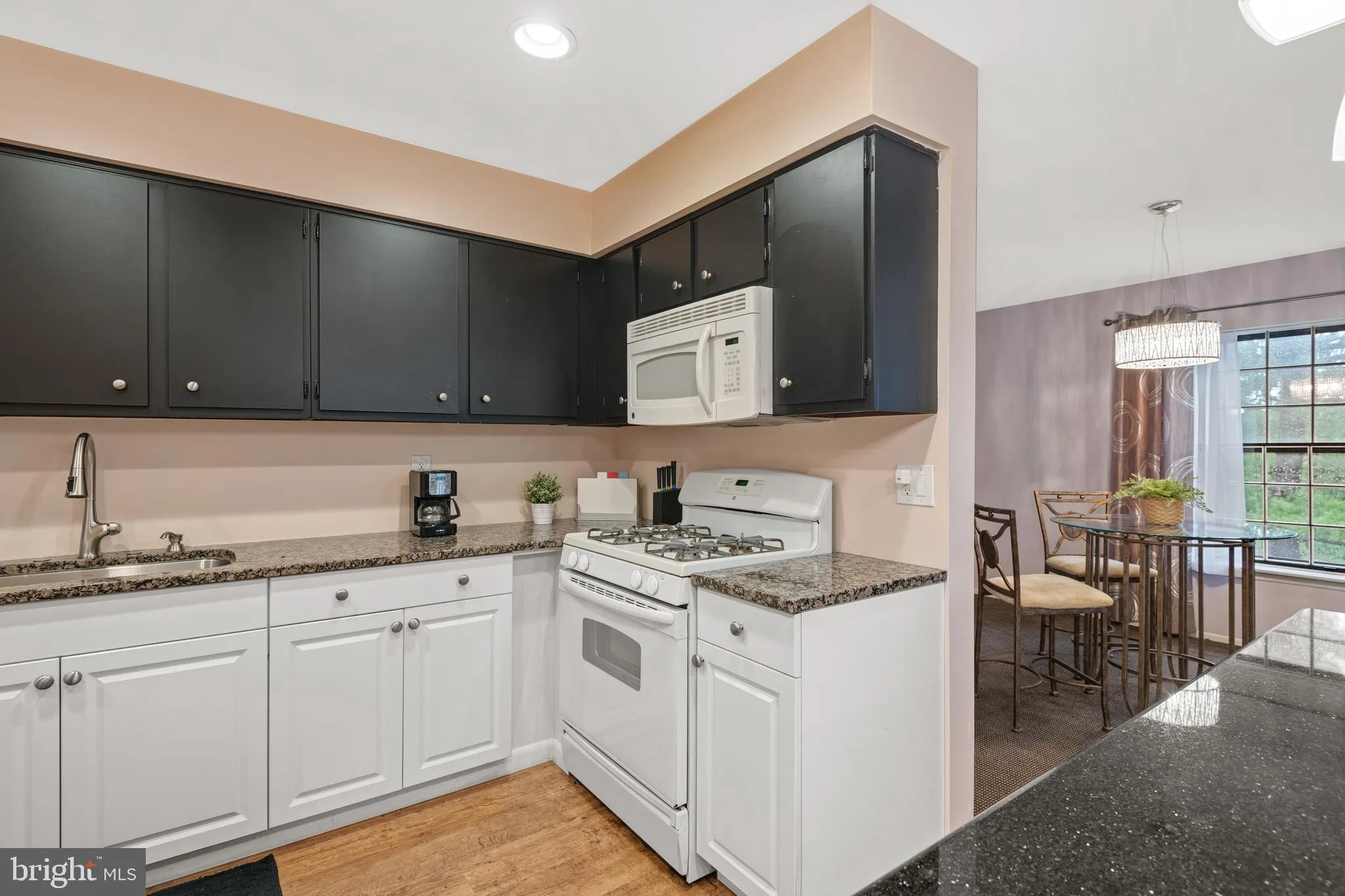 Lancaster, Pennsylvania 17601, United States, 2 Bedrooms Bedrooms, ,2 BathroomsBathrooms,Residential,Pending,81972