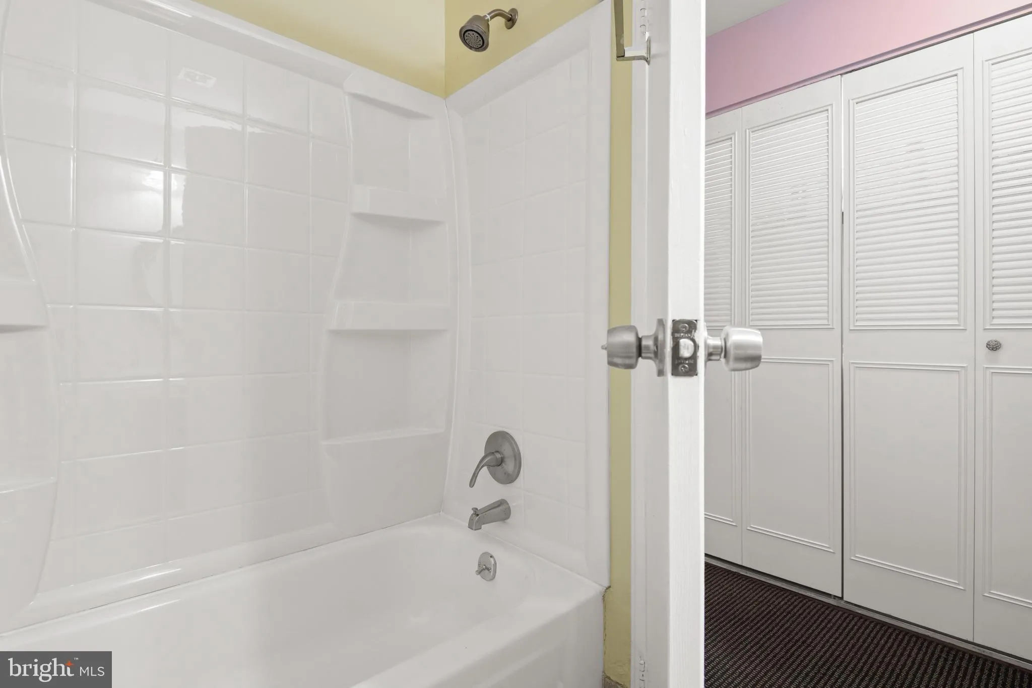 Lancaster, Pennsylvania 17601, United States, 2 Bedrooms Bedrooms, ,2 BathroomsBathrooms,Residential,Pending,81972