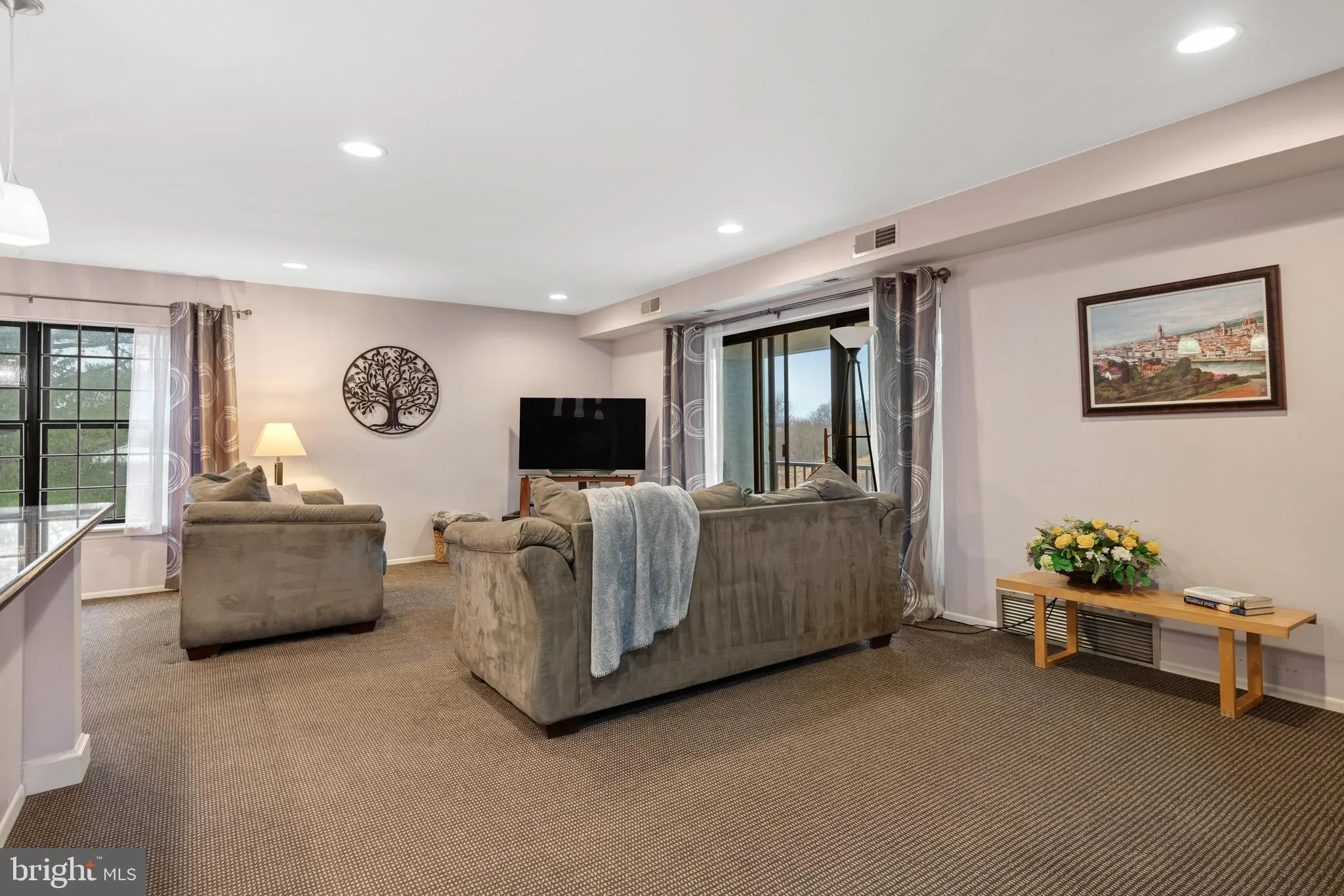 Lancaster, Pennsylvania 17601, United States, 2 Bedrooms Bedrooms, ,2 BathroomsBathrooms,Residential,Pending,81972